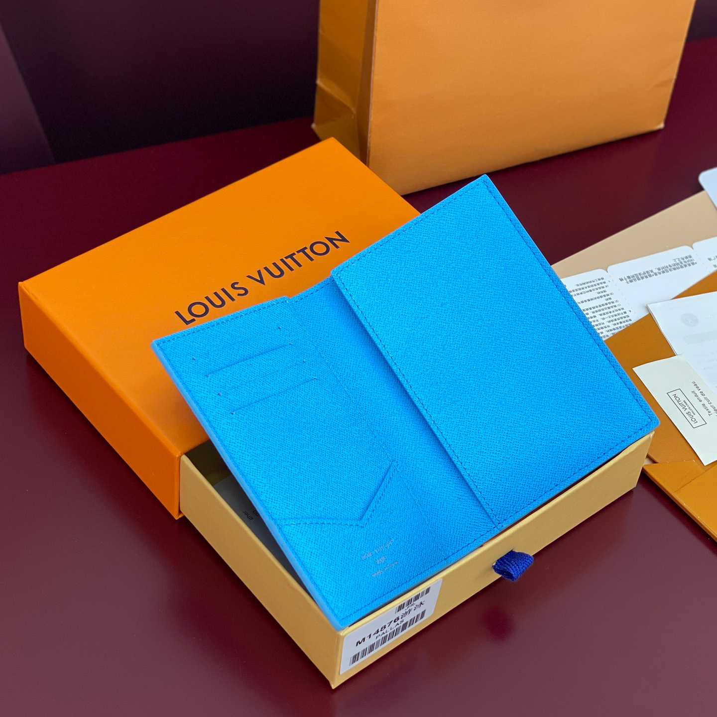 Louis Vuitton Passport Cover M14876 - DesignerGu