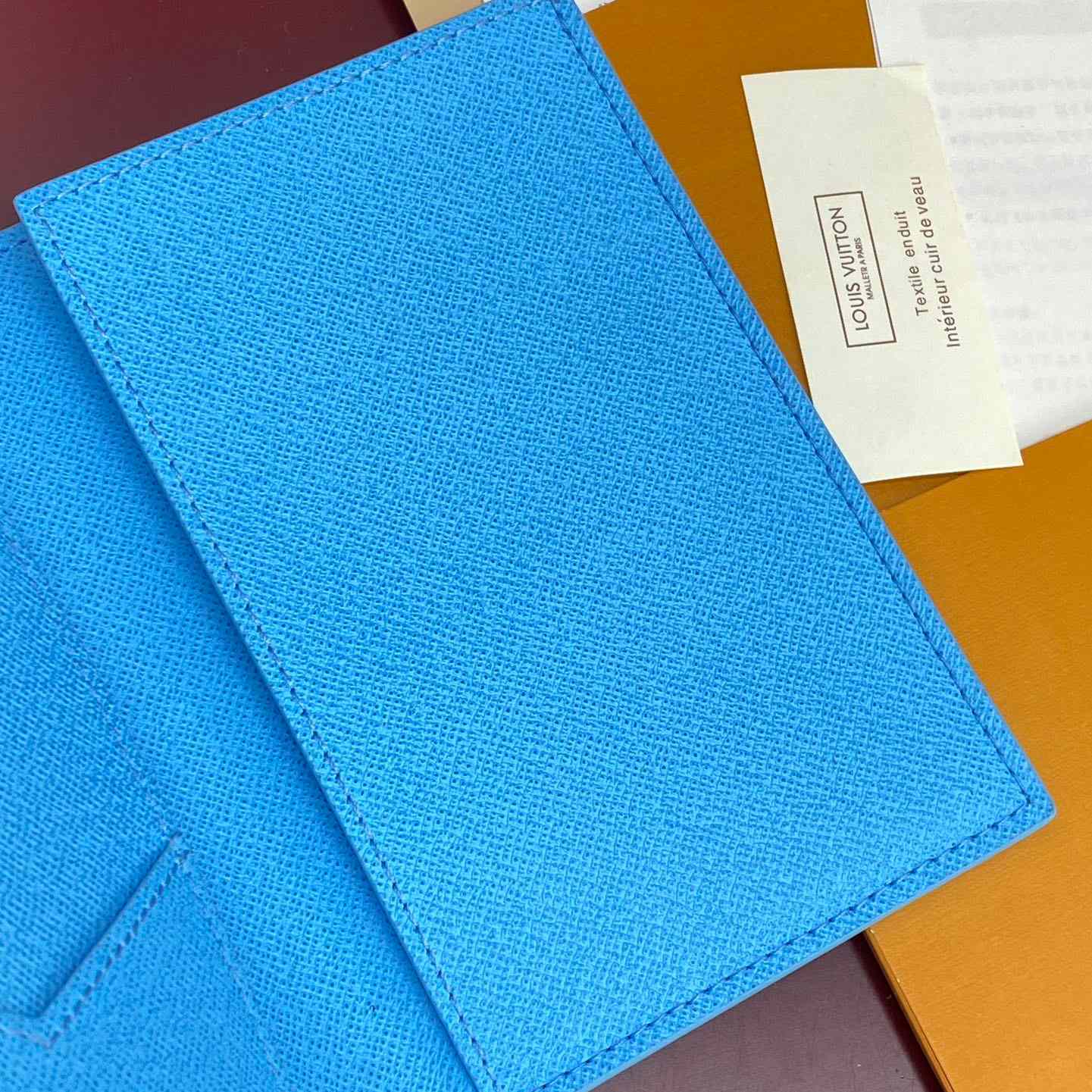 Louis Vuitton Passport Cover M14876 - DesignerGu