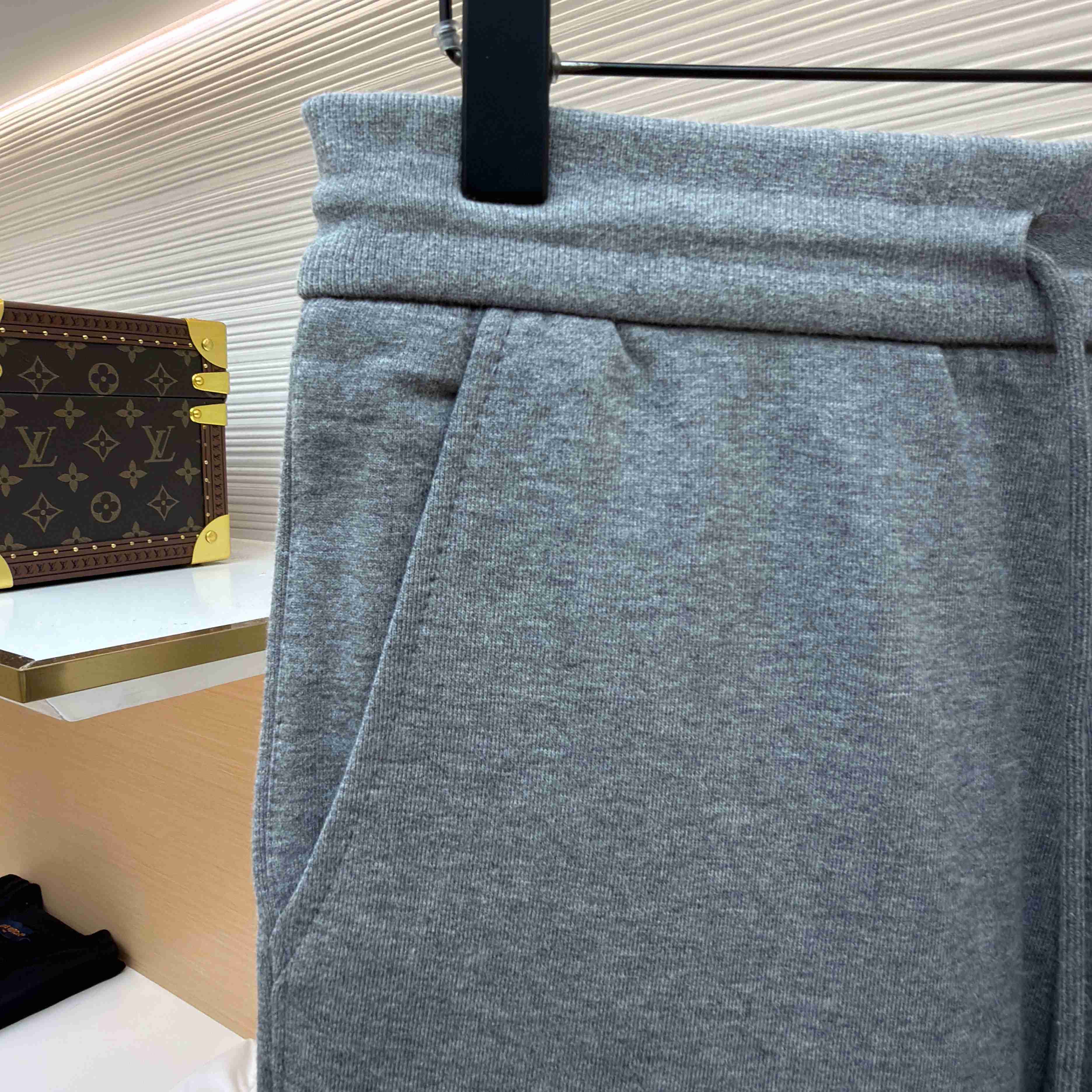 Thom Browne Classic Tonal 4 Bar Sweat Shorts - DesignerGu