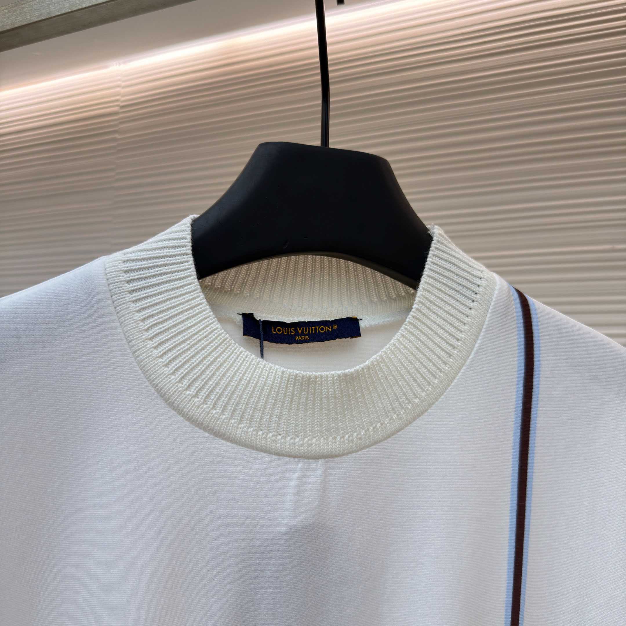 Louis Vuitton Signature T-Shirt 1AIKCE - DesignerGu