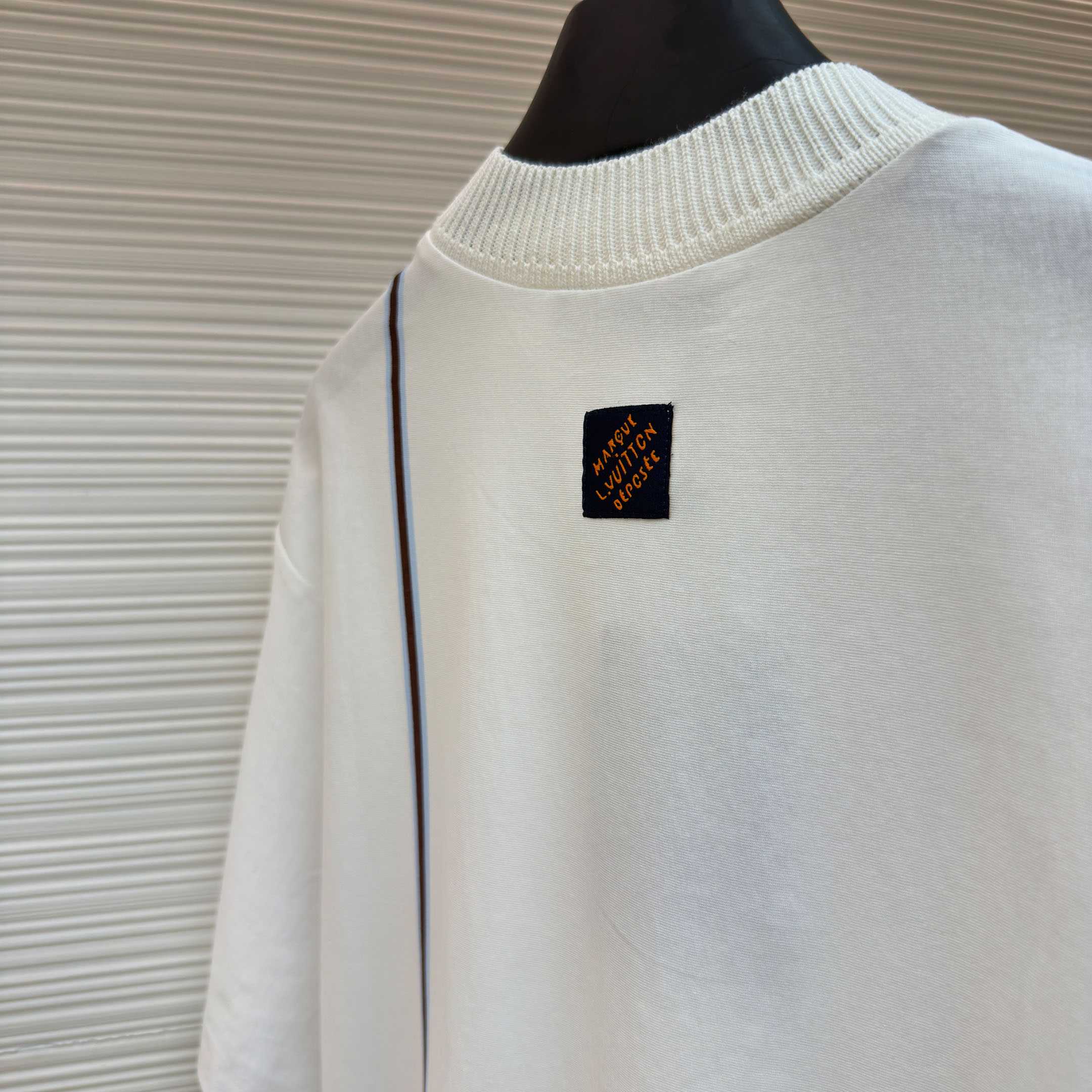 Louis Vuitton Signature T-Shirt 1AIKCE - DesignerGu