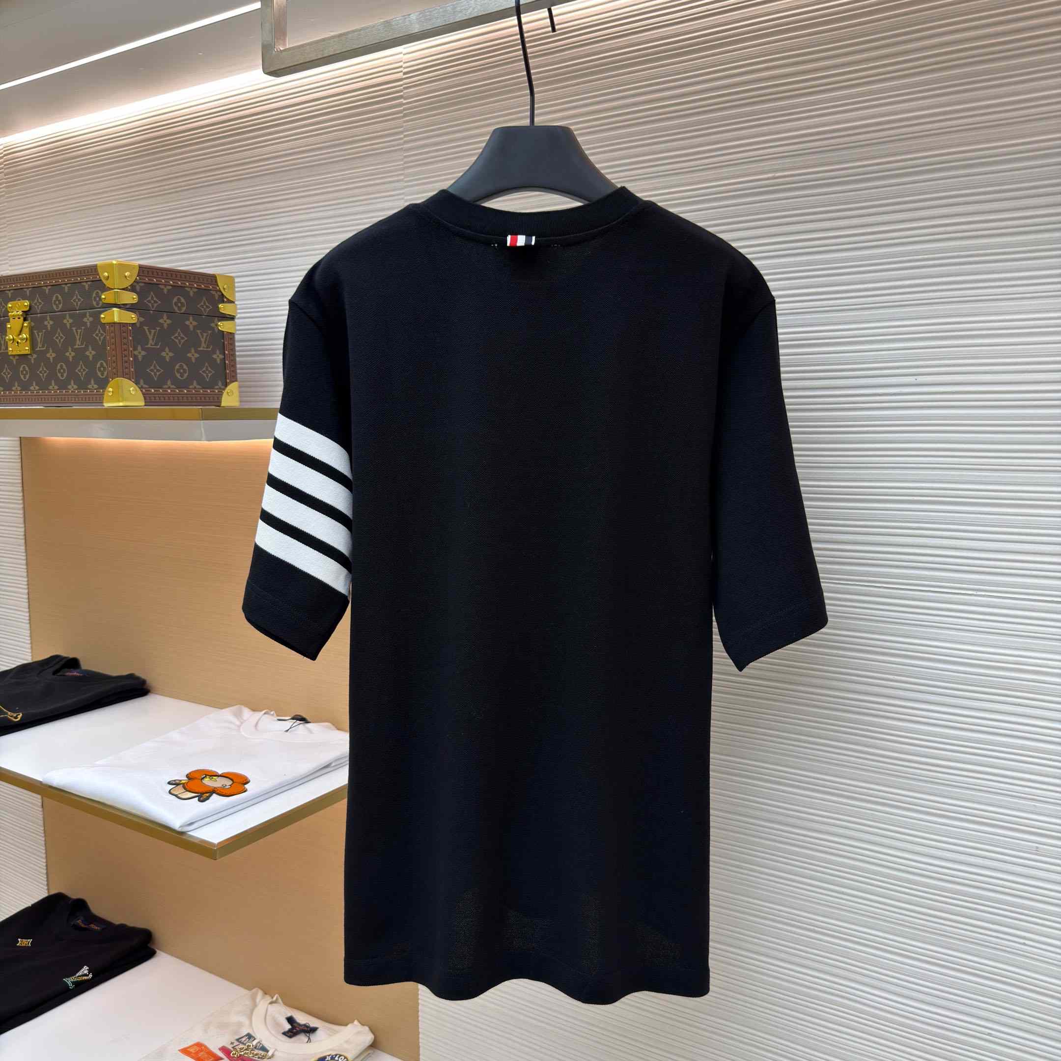 Thom Browne Cotton 4-Bar Short Sleeve T-Shirt - DesignerGu