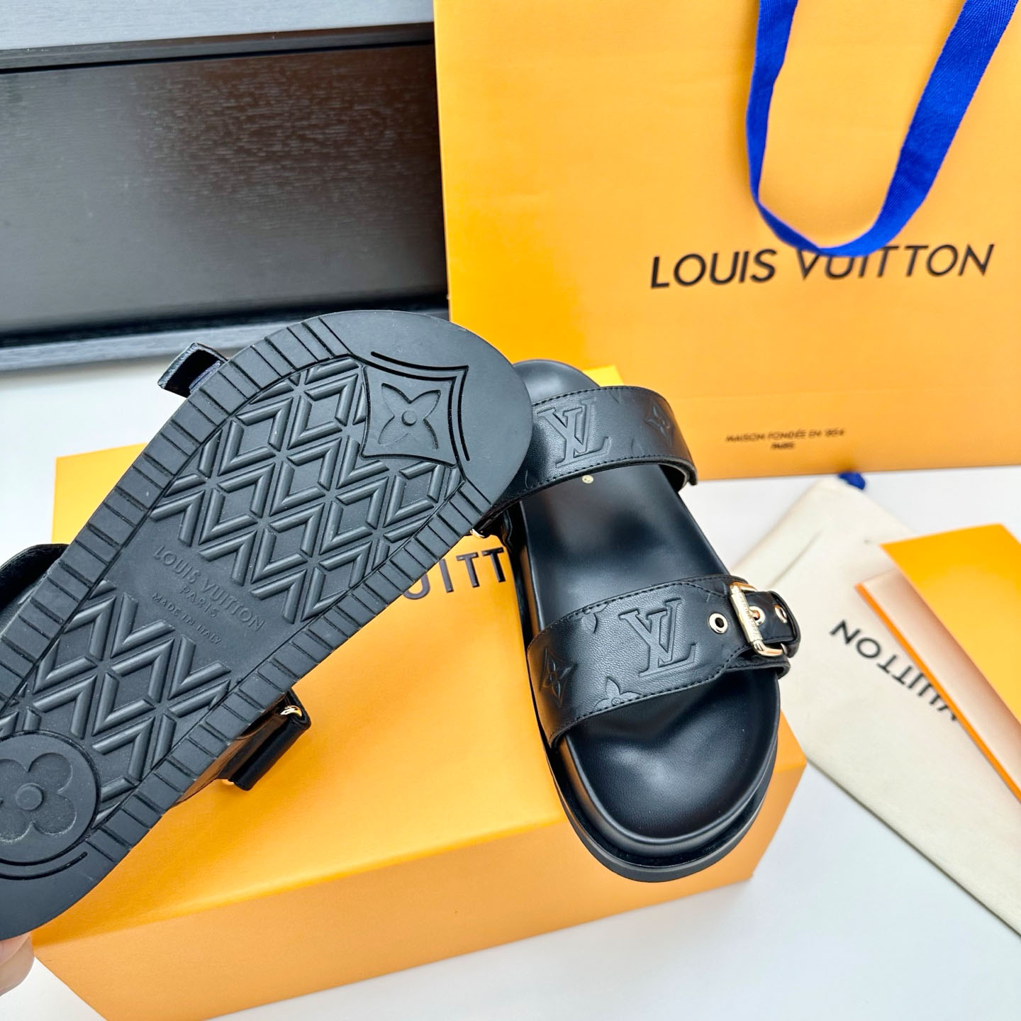 Louis Vuitton Bom Dia Flat Comfort Mule 1ABVNF - DesignerGu