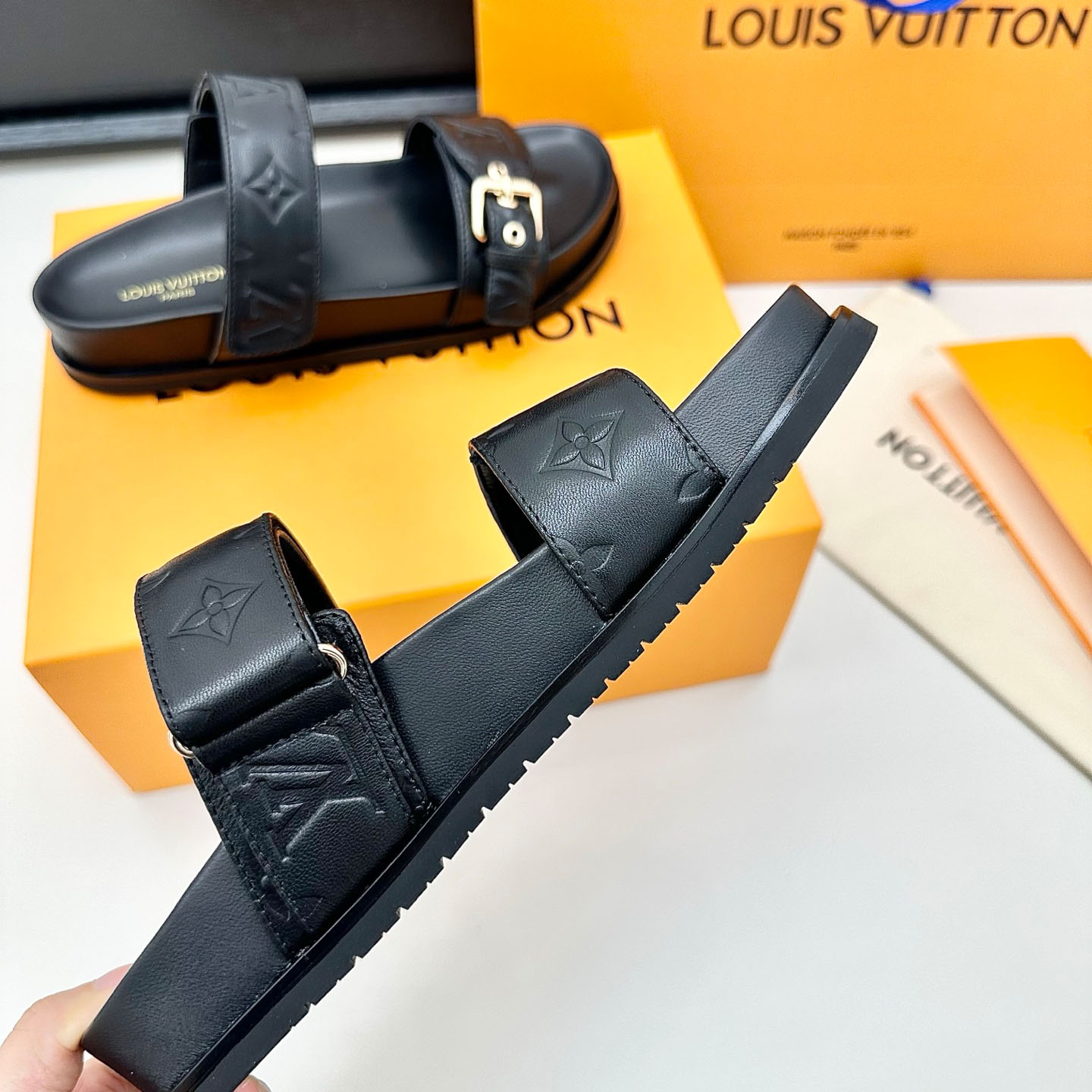 Louis Vuitton Bom Dia Flat Comfort Mule 1ABVNF - DesignerGu