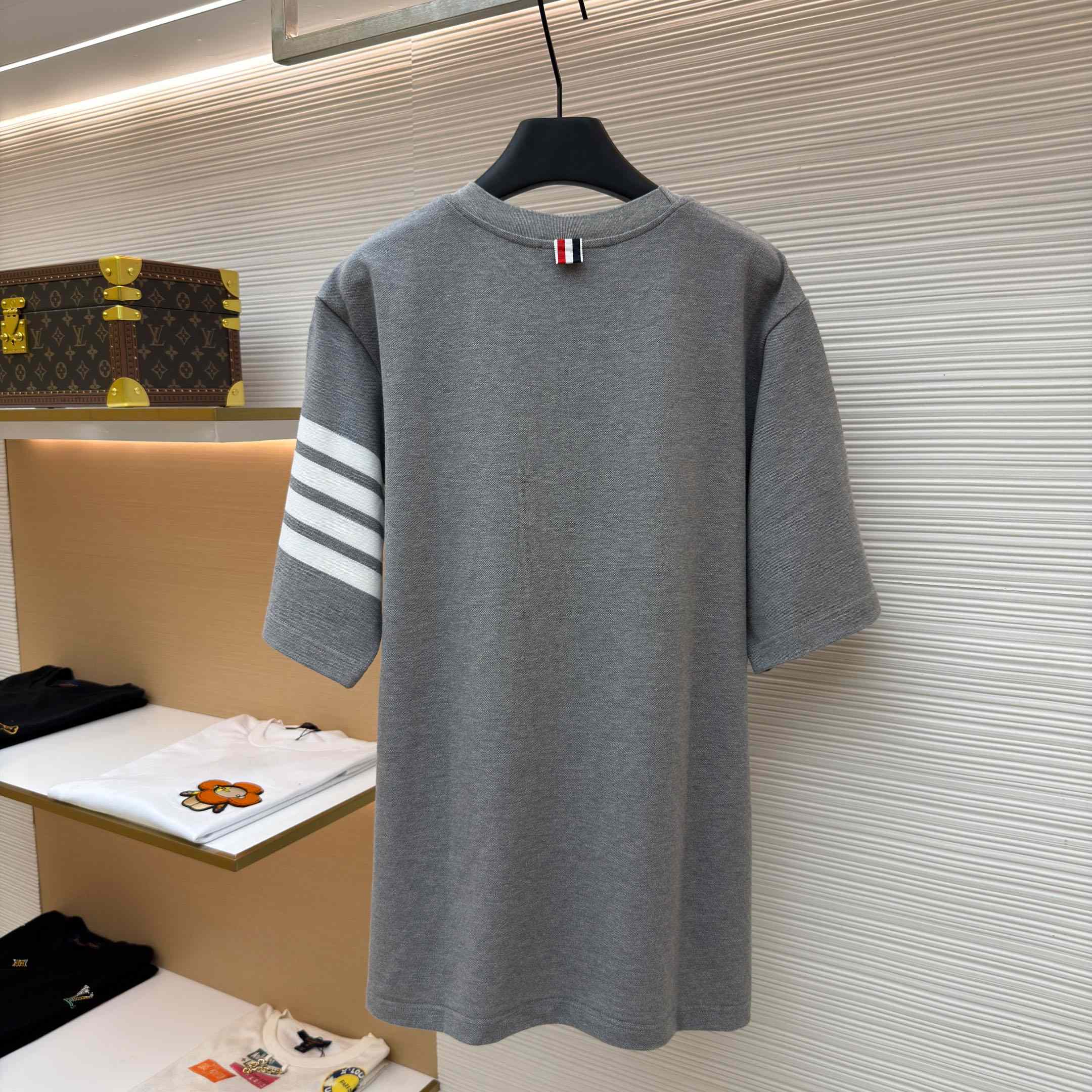 Thom Browne Cotton 4-Bar Short Sleeve T-Shirt - DesignerGu