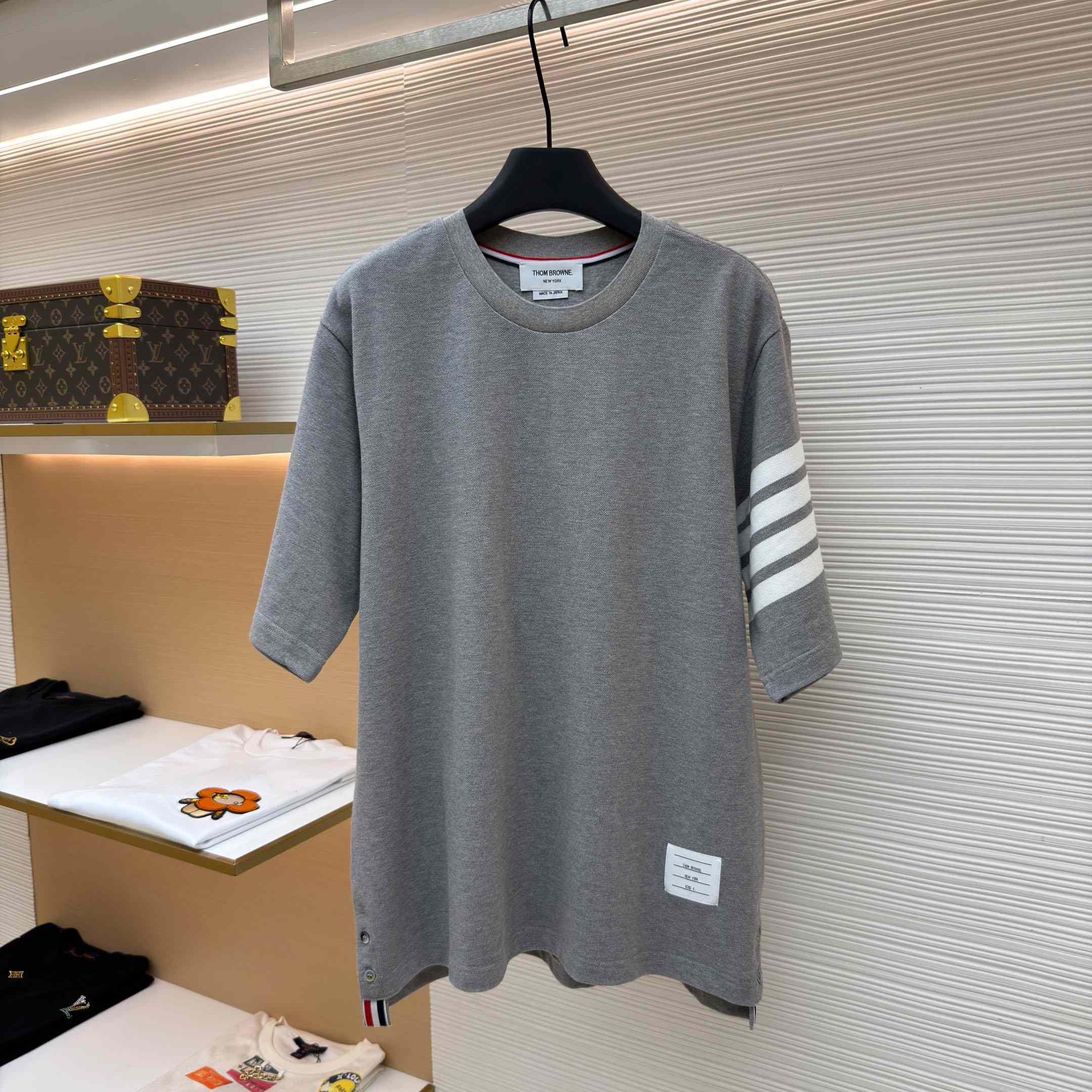 Thom Browne Cotton 4-Bar Short Sleeve T-Shirt - DesignerGu