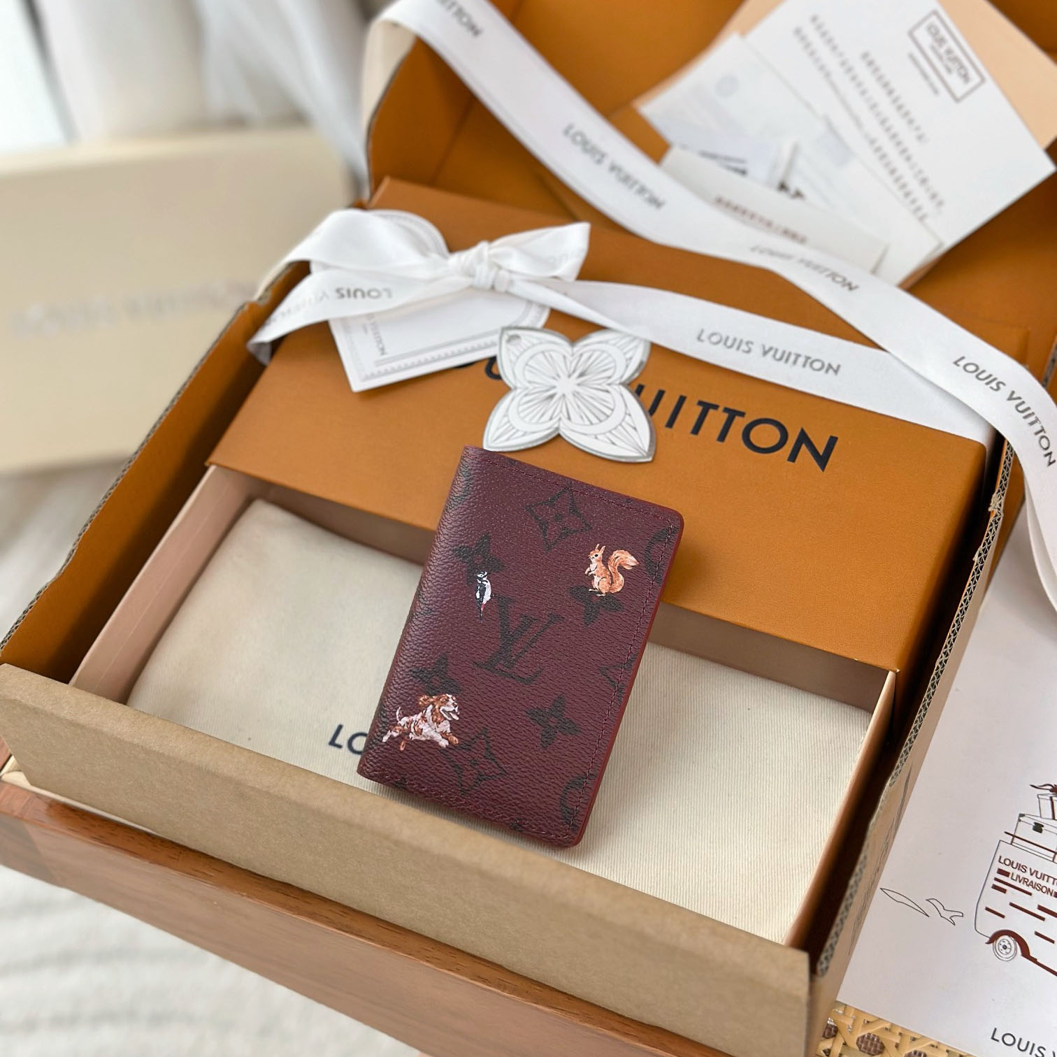 Louis Vuitton Passport Cover  M27021 - DesignerGu