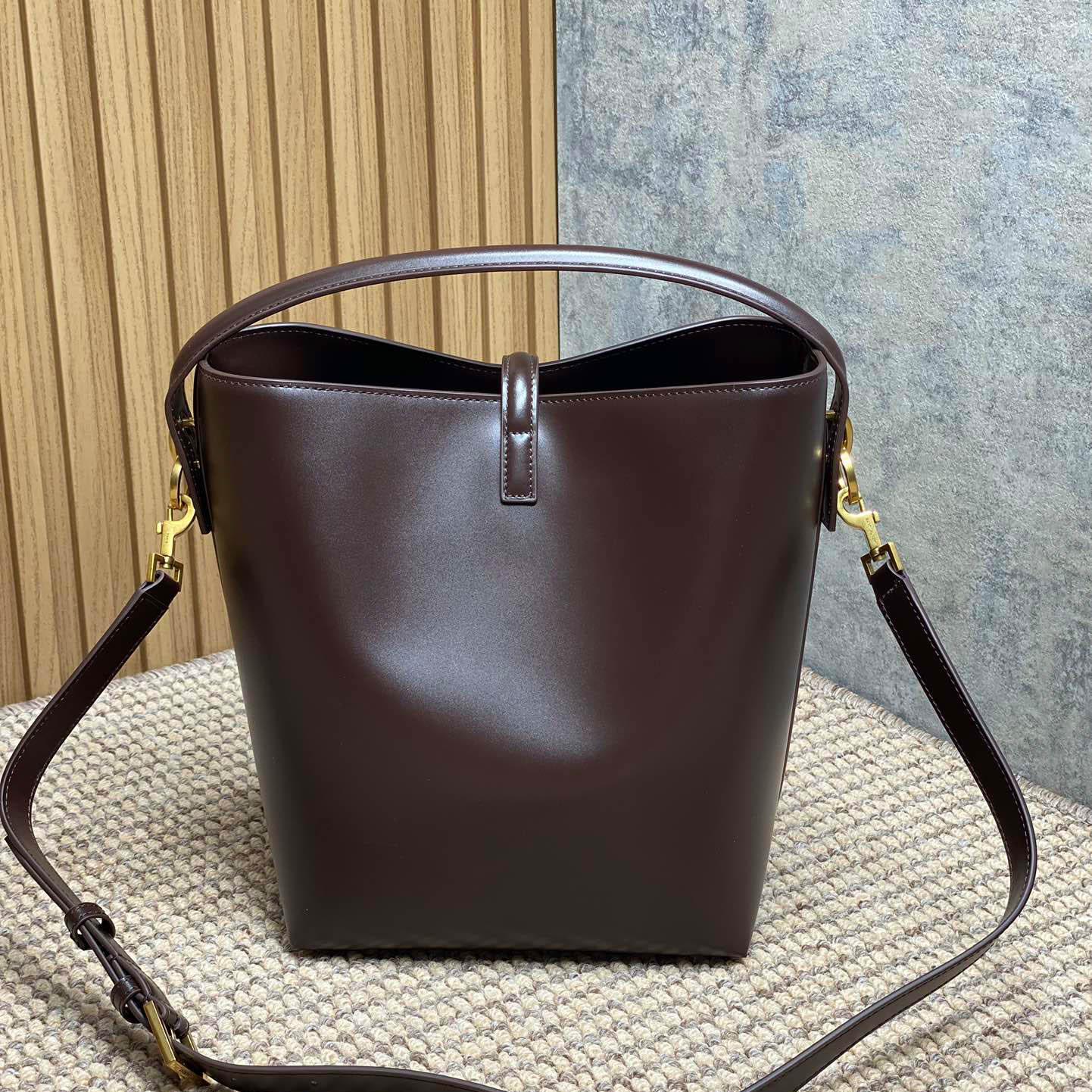 Saint Laurent Le 37 In Shiny Leather - DesignerGu