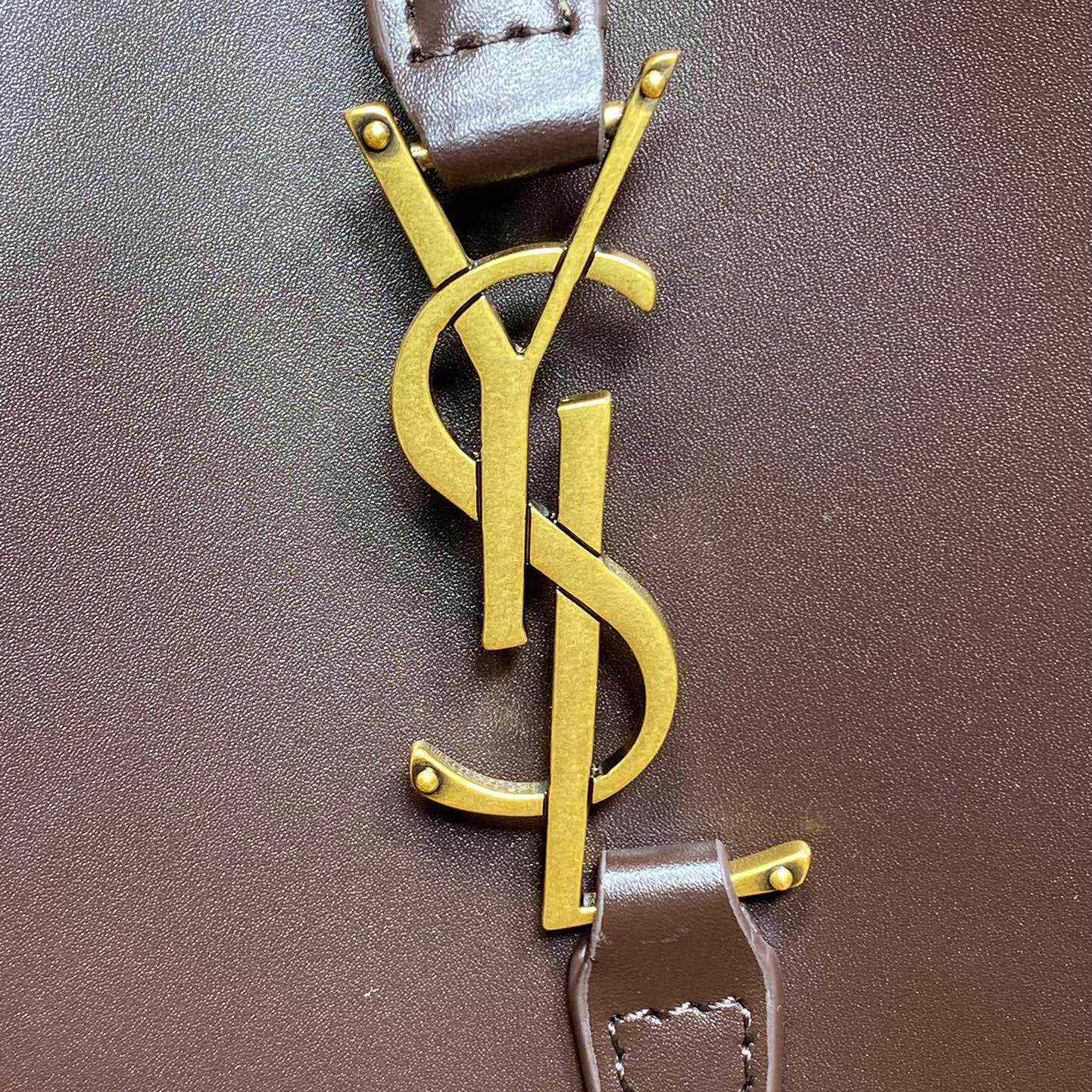 Saint Laurent Le 37 In Shiny Leather - DesignerGu