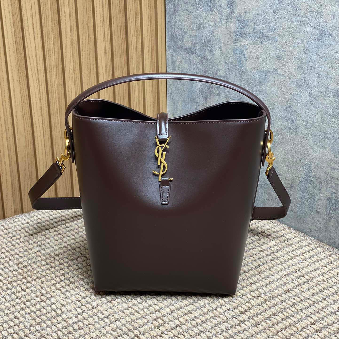 Saint Laurent Le 37 In Shiny Leather - DesignerGu