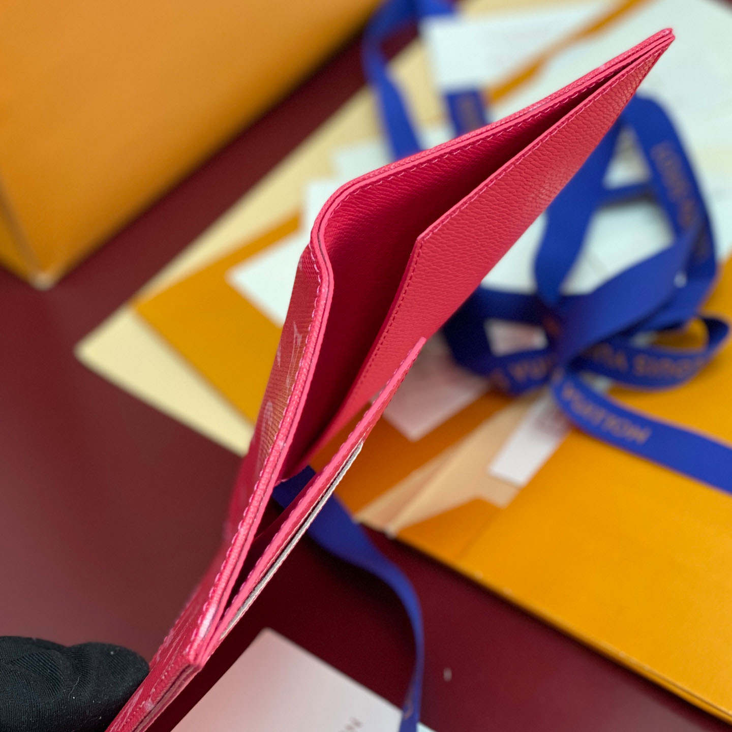 Louis Vuitton Passport Cover   M27615 - DesignerGu