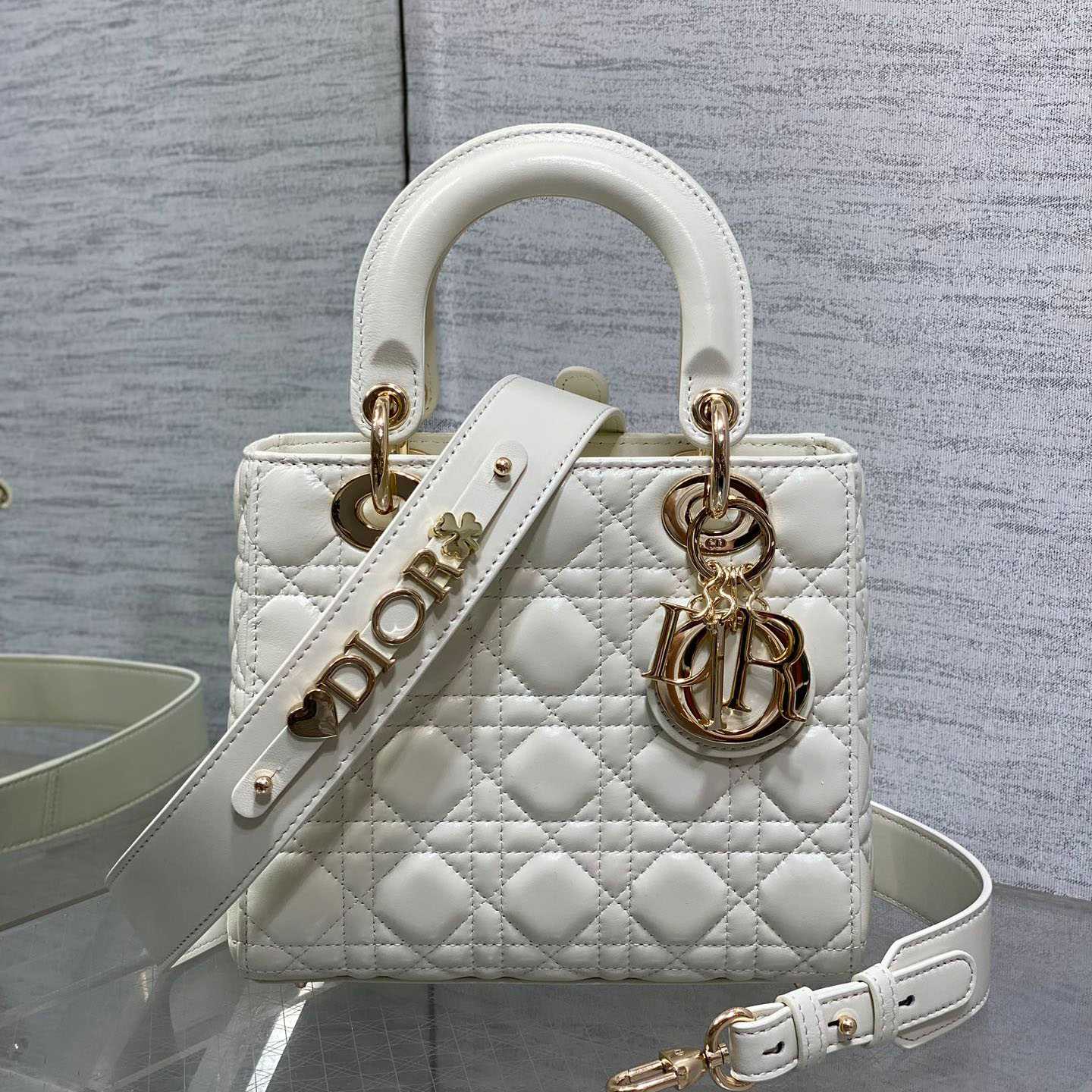 Dior Lady Dior Bag   20cm - DesignerGu