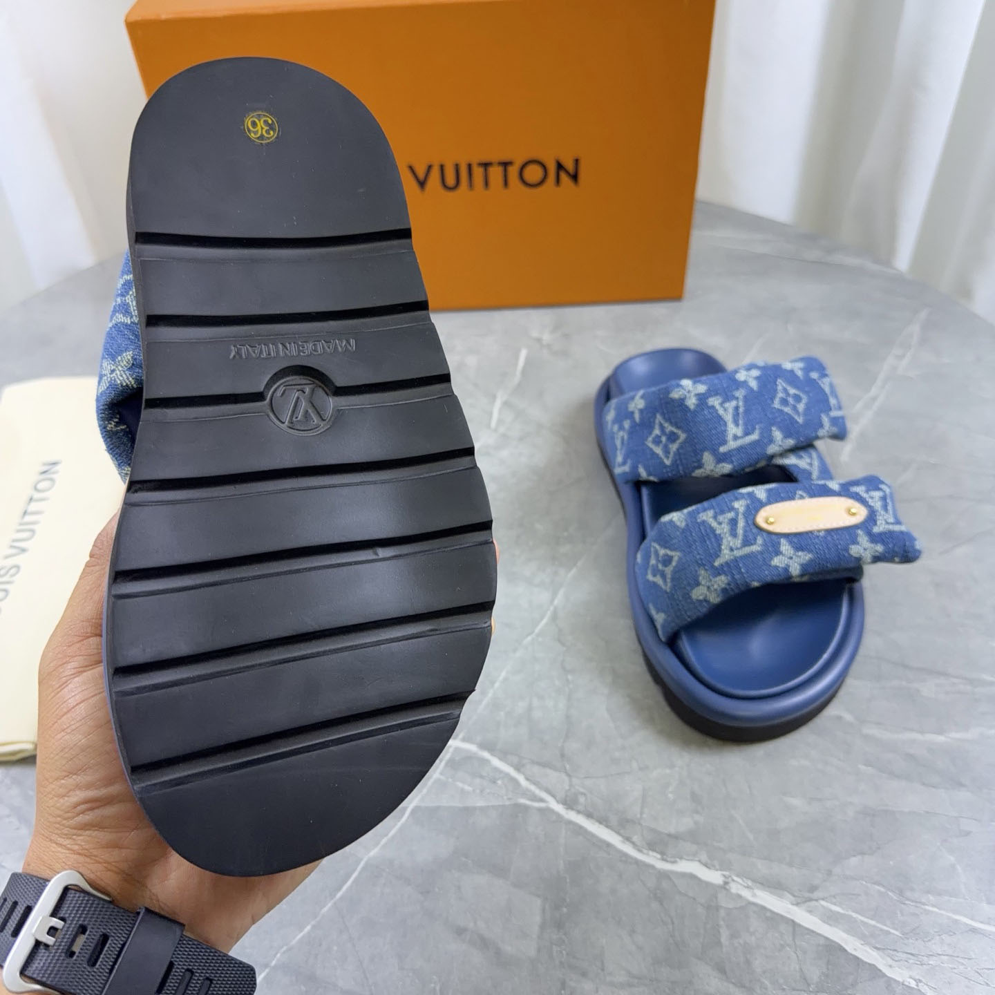 Louis Vuitton Pool Pillow Comfort Mule 1AJN80 - DesignerGu
