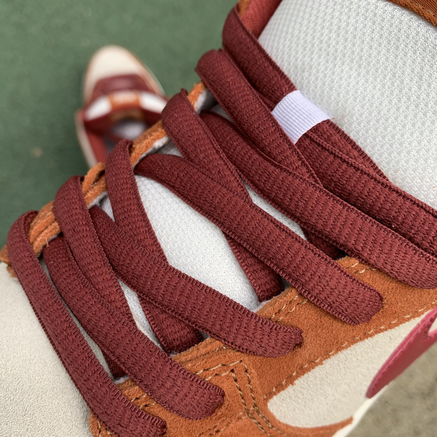 Nike  SB Dunk Low Pro Dark Russet Cedar White BQ6817-202 - 