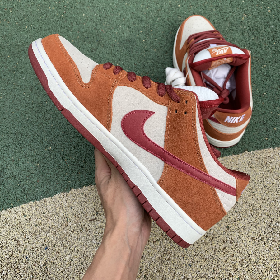 Nike  SB Dunk Low Pro Dark Russet Cedar White BQ6817-202 - 