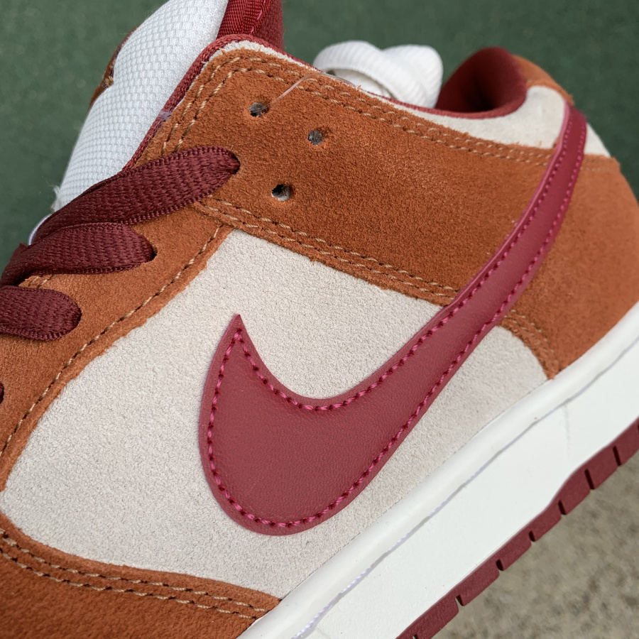Nike  SB Dunk Low Pro Dark Russet Cedar White BQ6817-202 - 