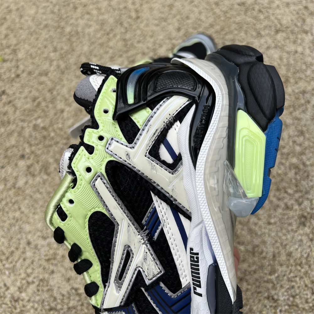Balenciaga Runner Sneaker In Green - 