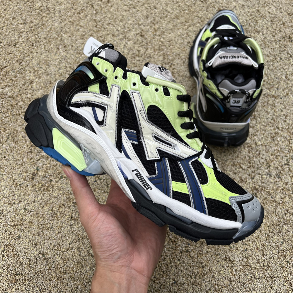 Balenciaga Runner Sneaker In Green - 