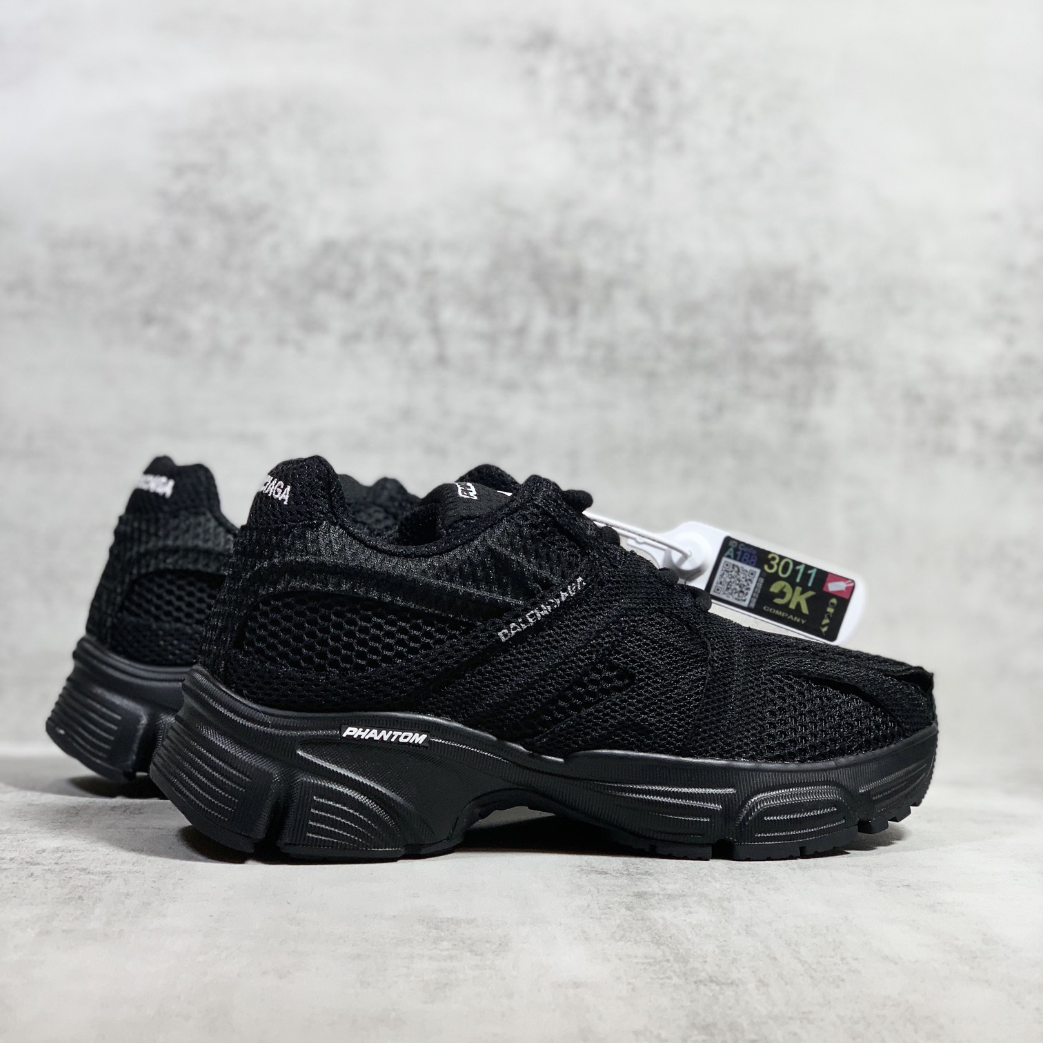 Balenciaga Men's Phantom Sneaker Washed In Black - 