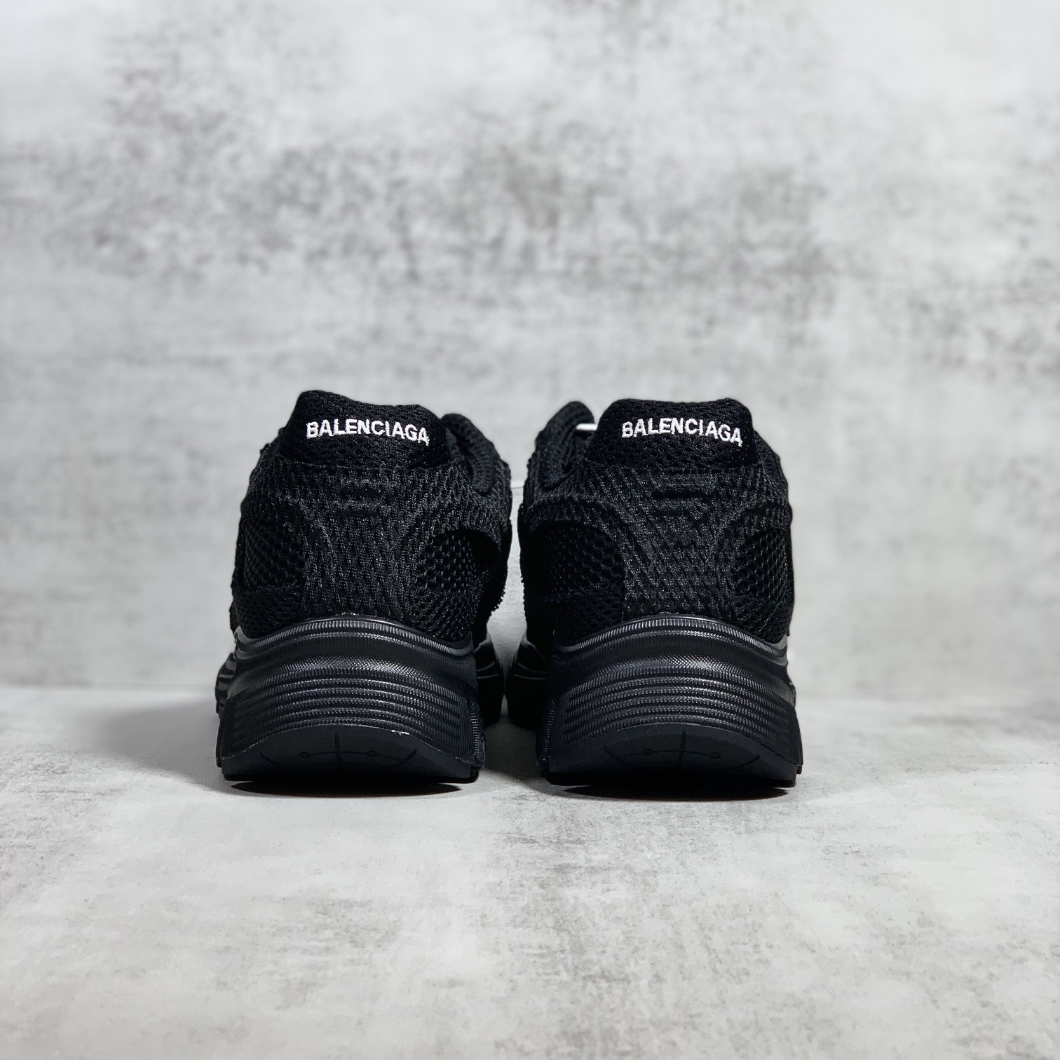 Balenciaga Men's Phantom Sneaker Washed In Black - 