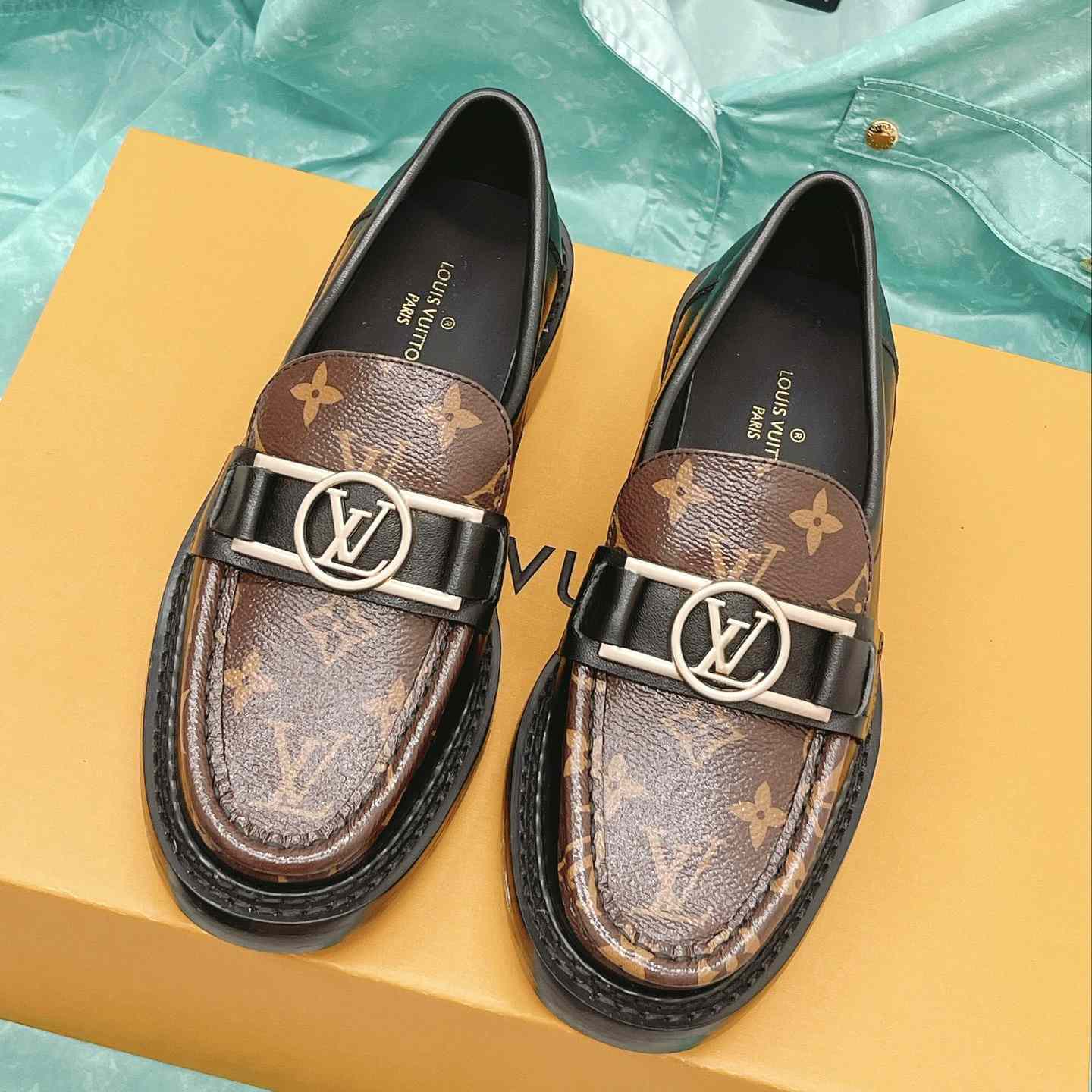 Louis Vuitton Academy Loafer    1A7TXK - 