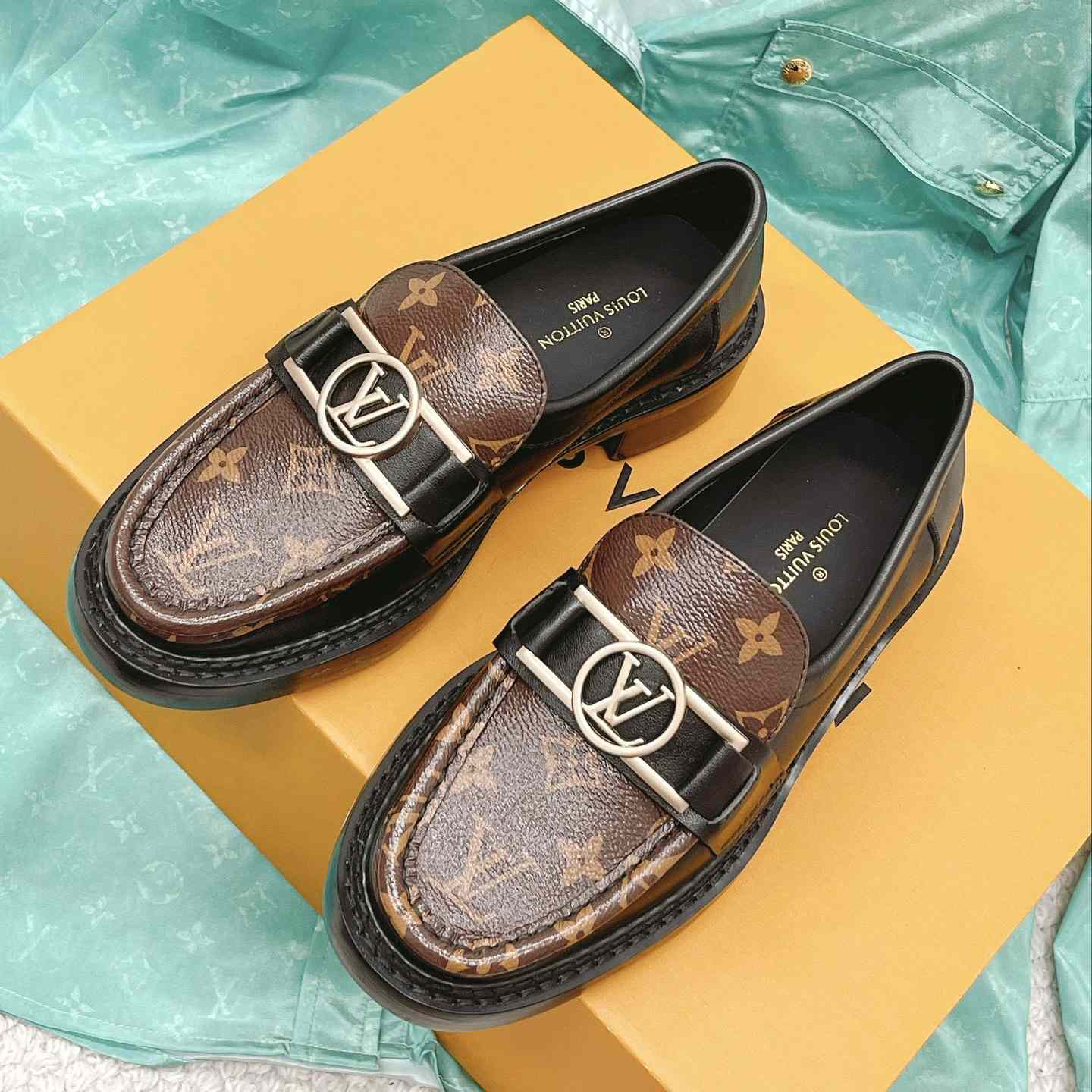 Louis Vuitton Academy Loafer    1A7TXK - 