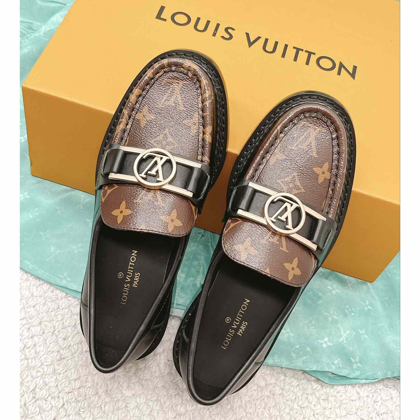 Louis Vuitton Academy Loafer    1A7TXK - 