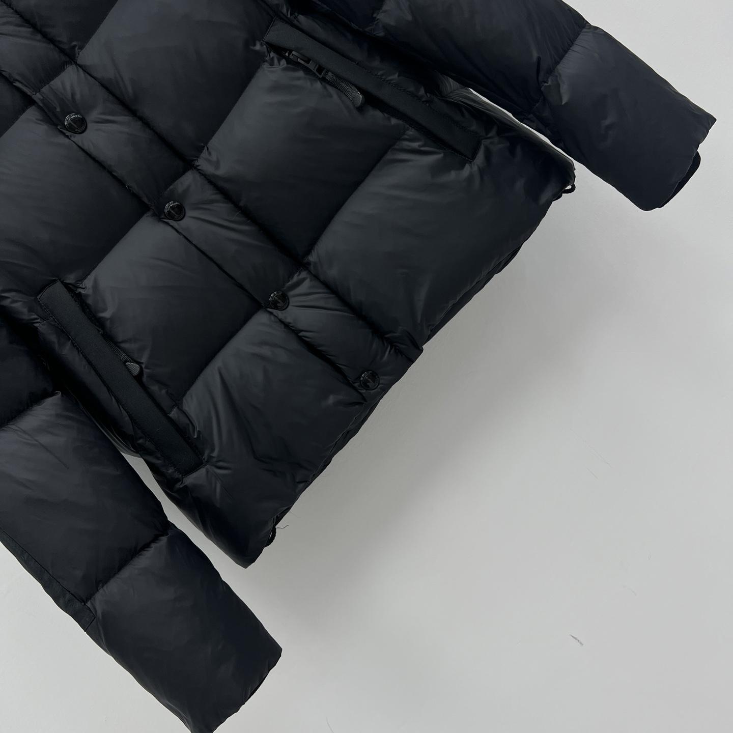 Burberry Detachable Sleeve Hooded Puffer Jacket - 