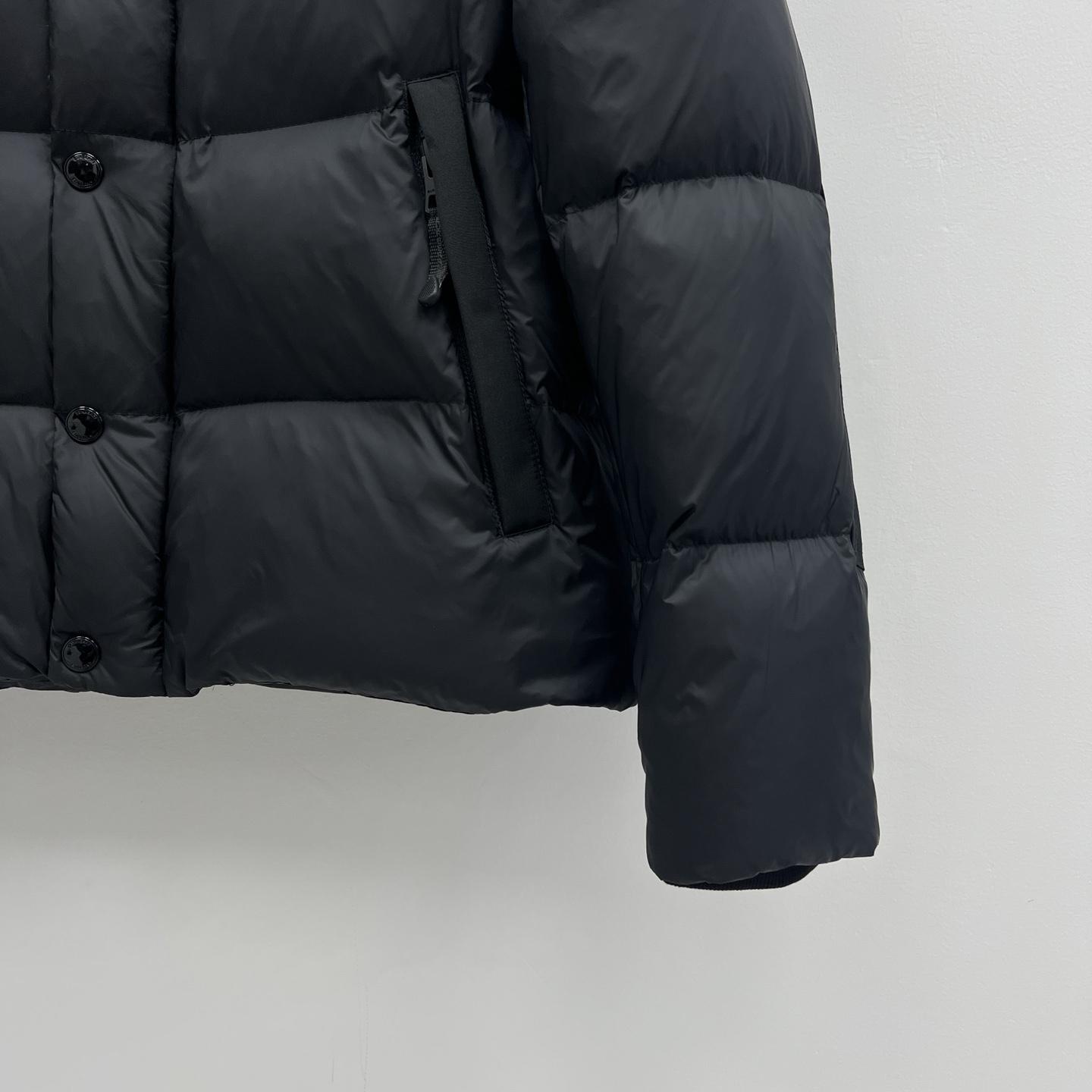 Burberry Detachable Sleeve Hooded Puffer Jacket - 