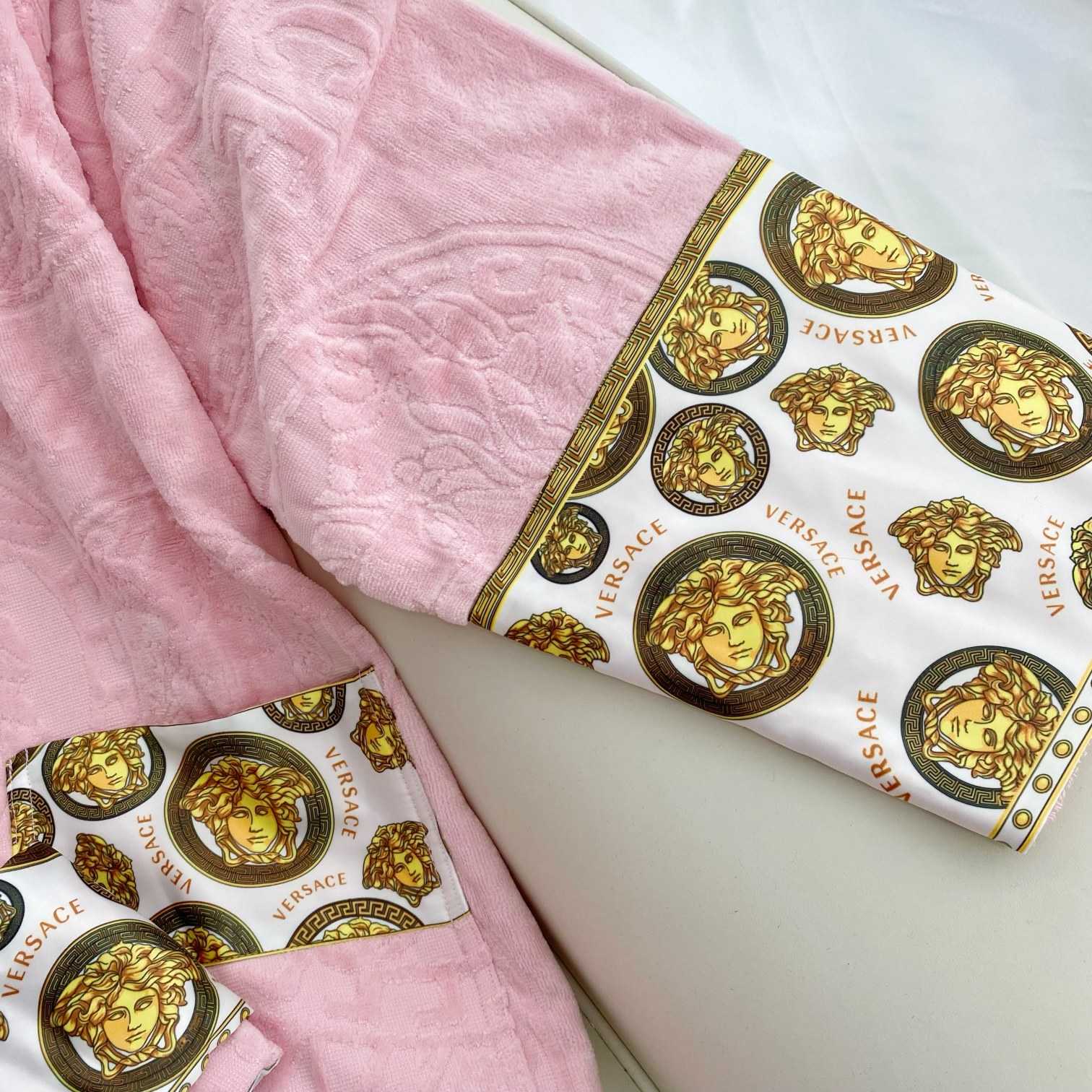 Versace Medusa Amplified Bathrobe(Uniform size) - DesignerGu