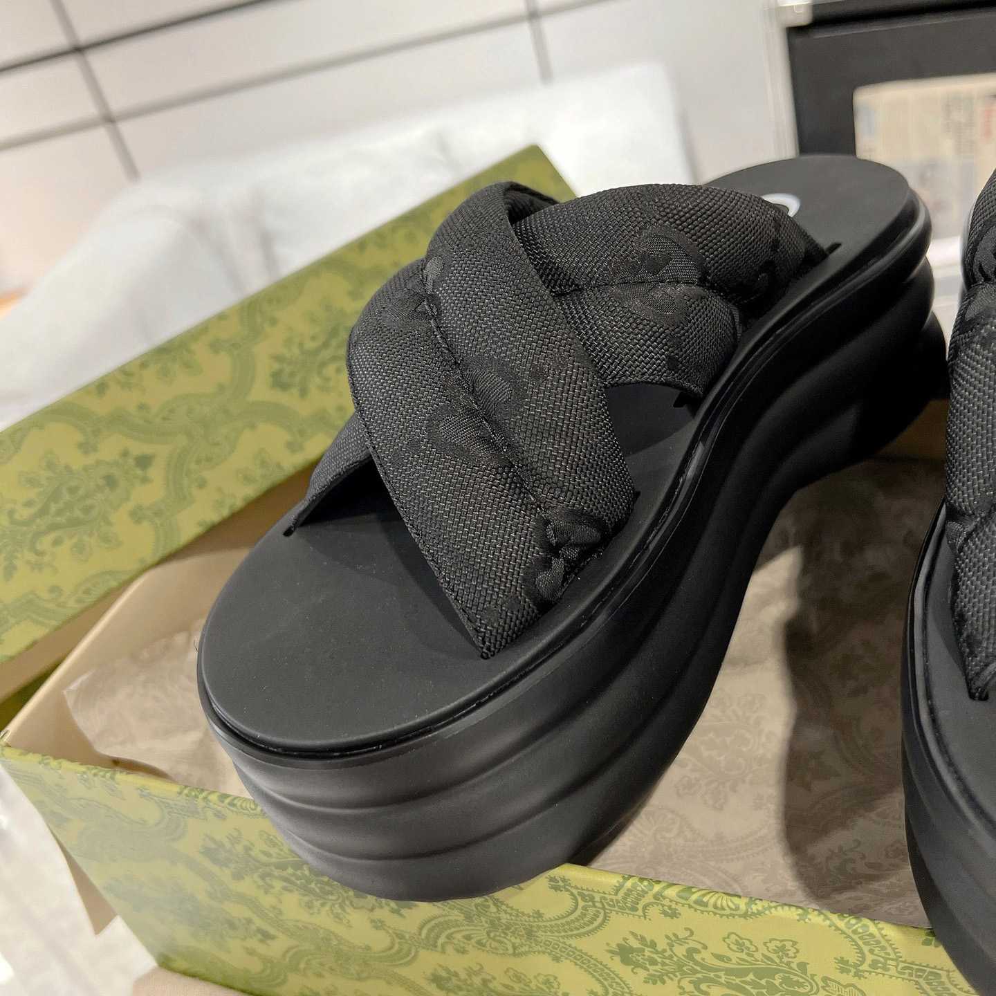 Gucci Women's GG Platform Slide Sandal - DesignerGu