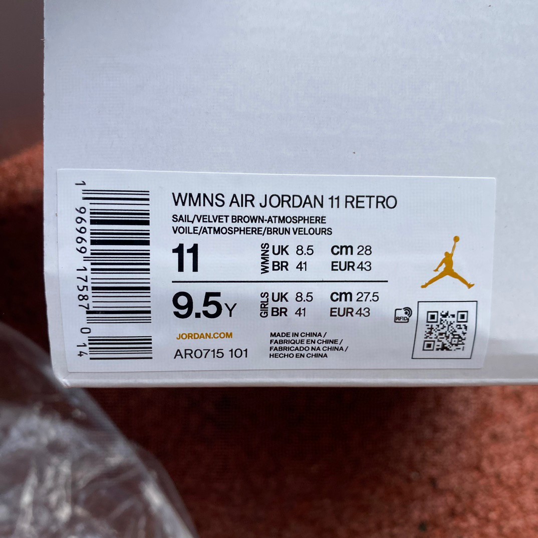 Air Jordan 11 "Neapolitan" Sneaker      AR0715-101 - 