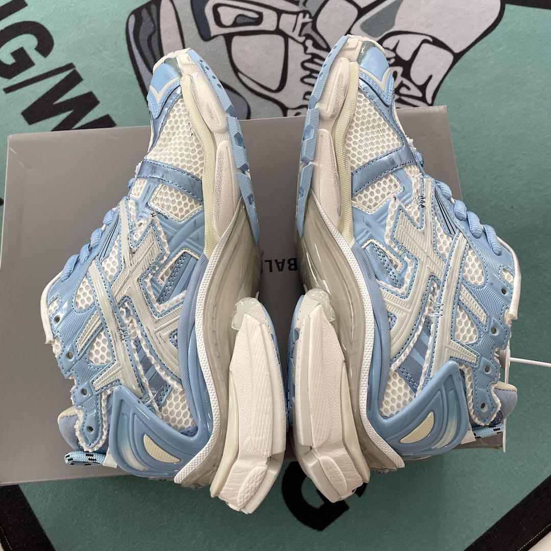 Balenciaga Runner Sneaker In Blue - 