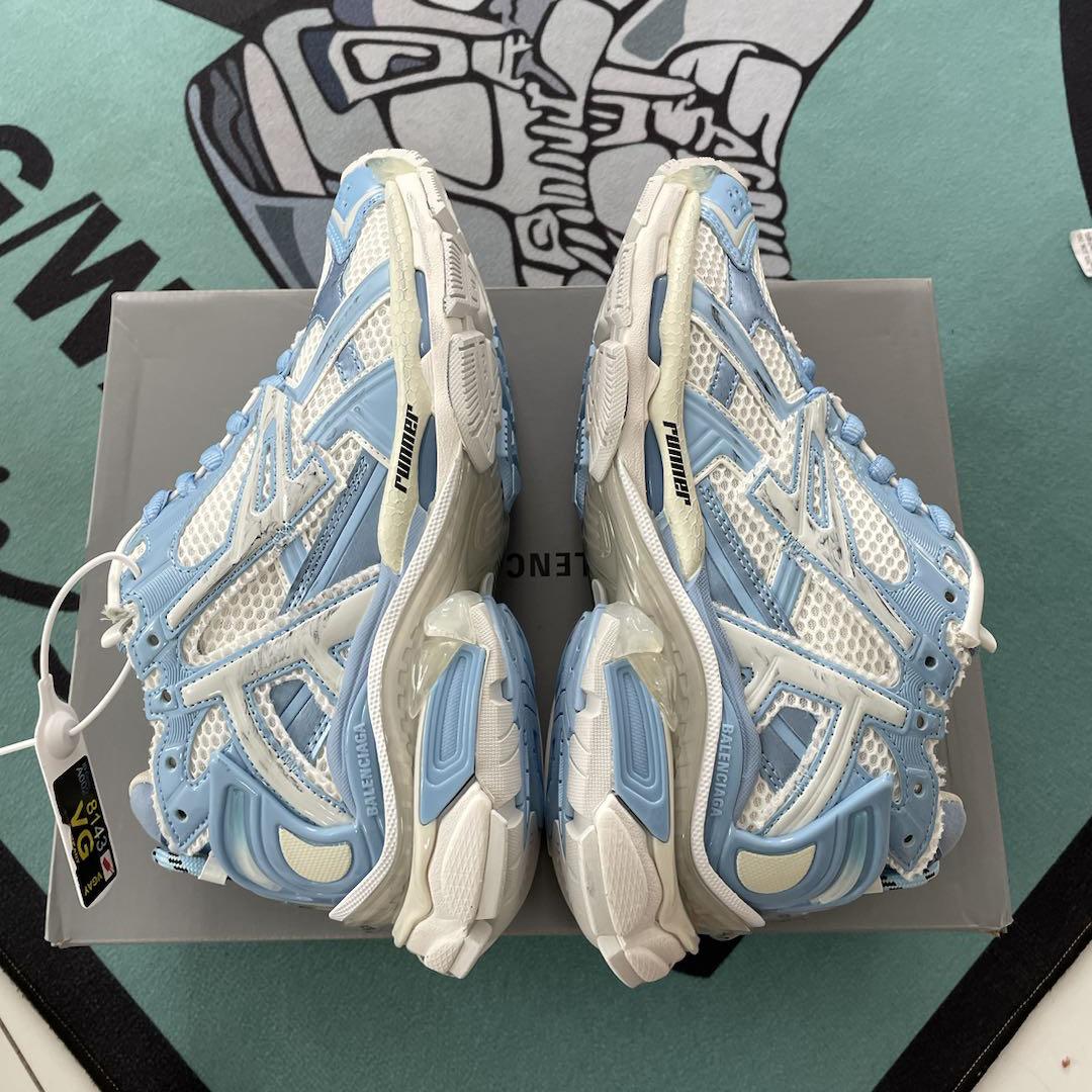 Balenciaga Runner Sneaker In Blue - 