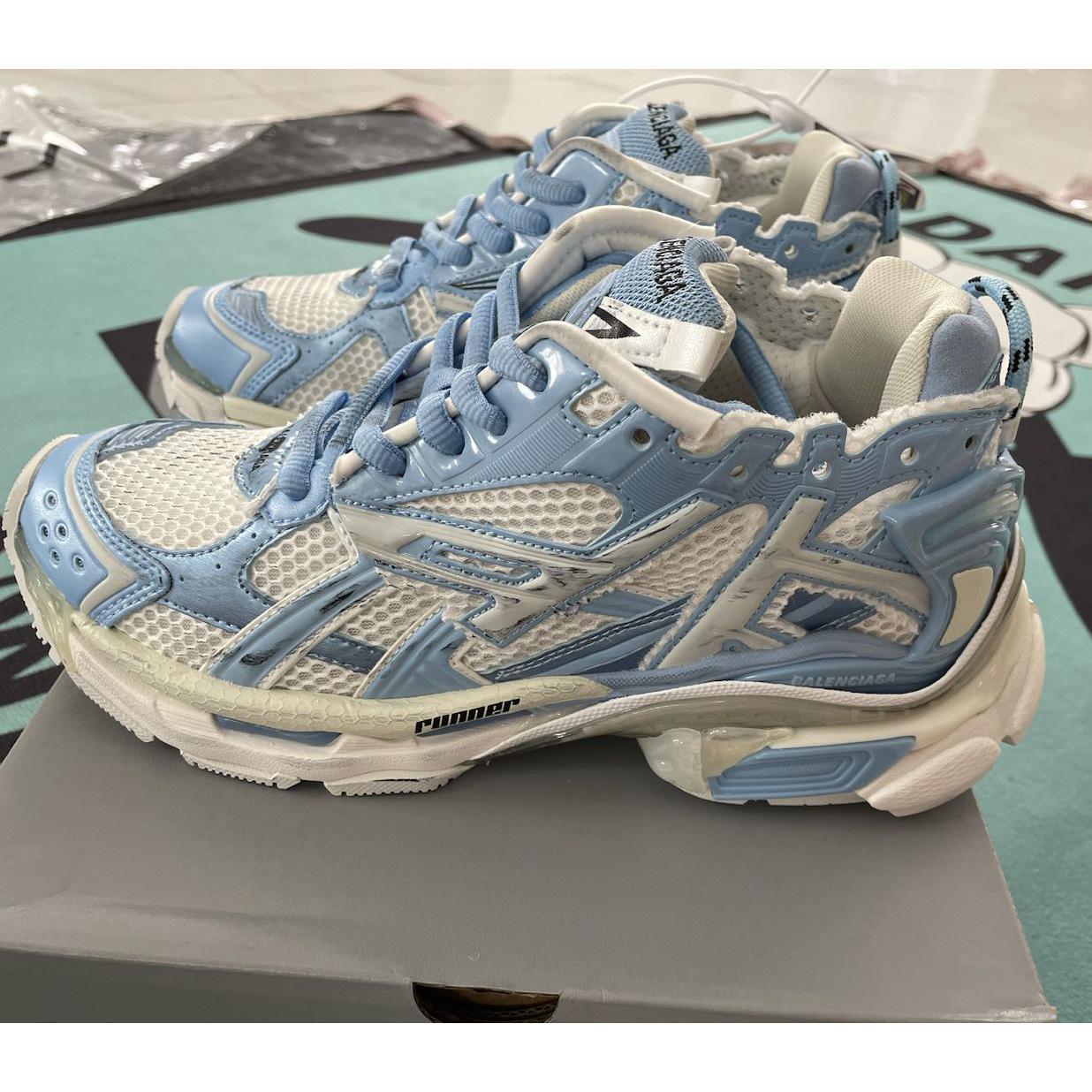 Balenciaga Runner Sneaker In Blue - 