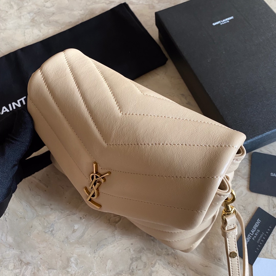 Saint Laurent Loulou Toy Strap Bag (20x7x15cm) - 
