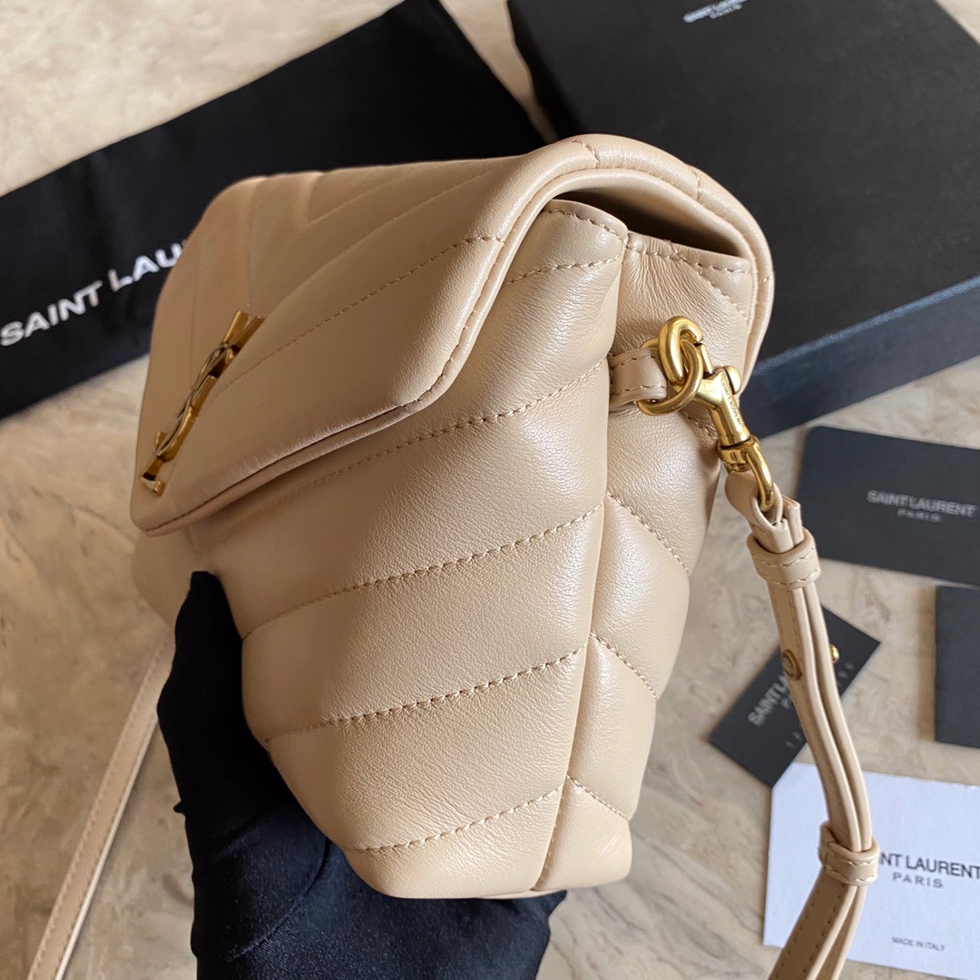 Saint Laurent Loulou Toy Strap Bag (20x7x15cm) - 