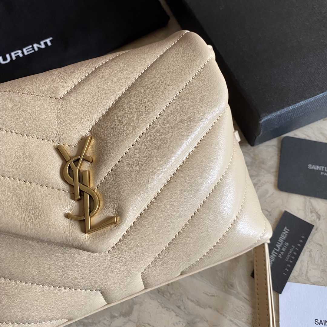 Saint Laurent Loulou Toy Strap Bag (20x7x15cm) - 