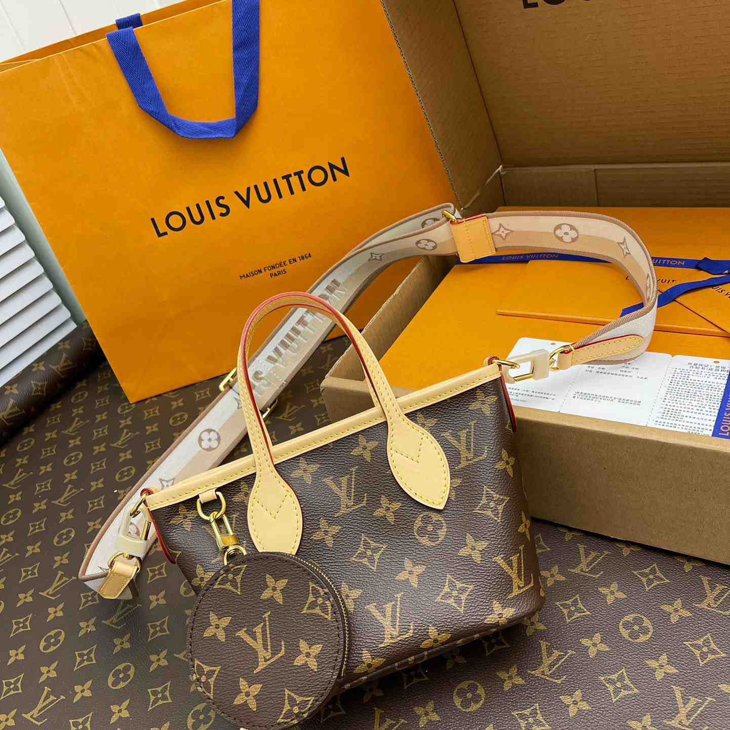 Louis Vuitton Neverfull BB   M46705 - 