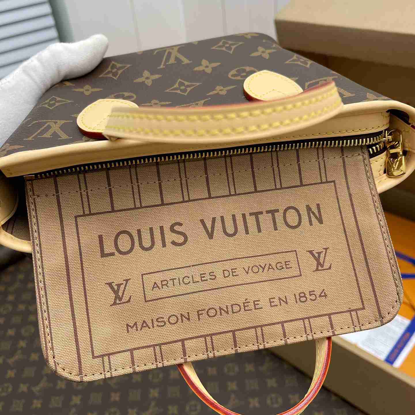 Louis Vuitton Neverfull BB   M46705 - 