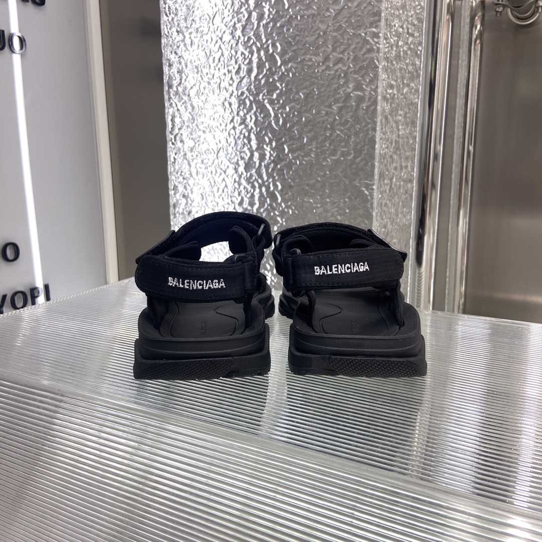 Balenciaga Tourist Sandal In Black - 