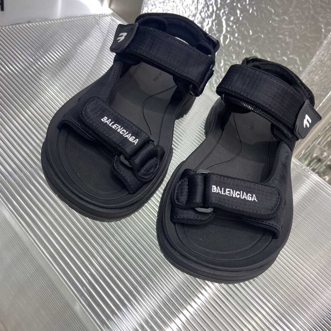 Balenciaga Tourist Sandal In Black - 