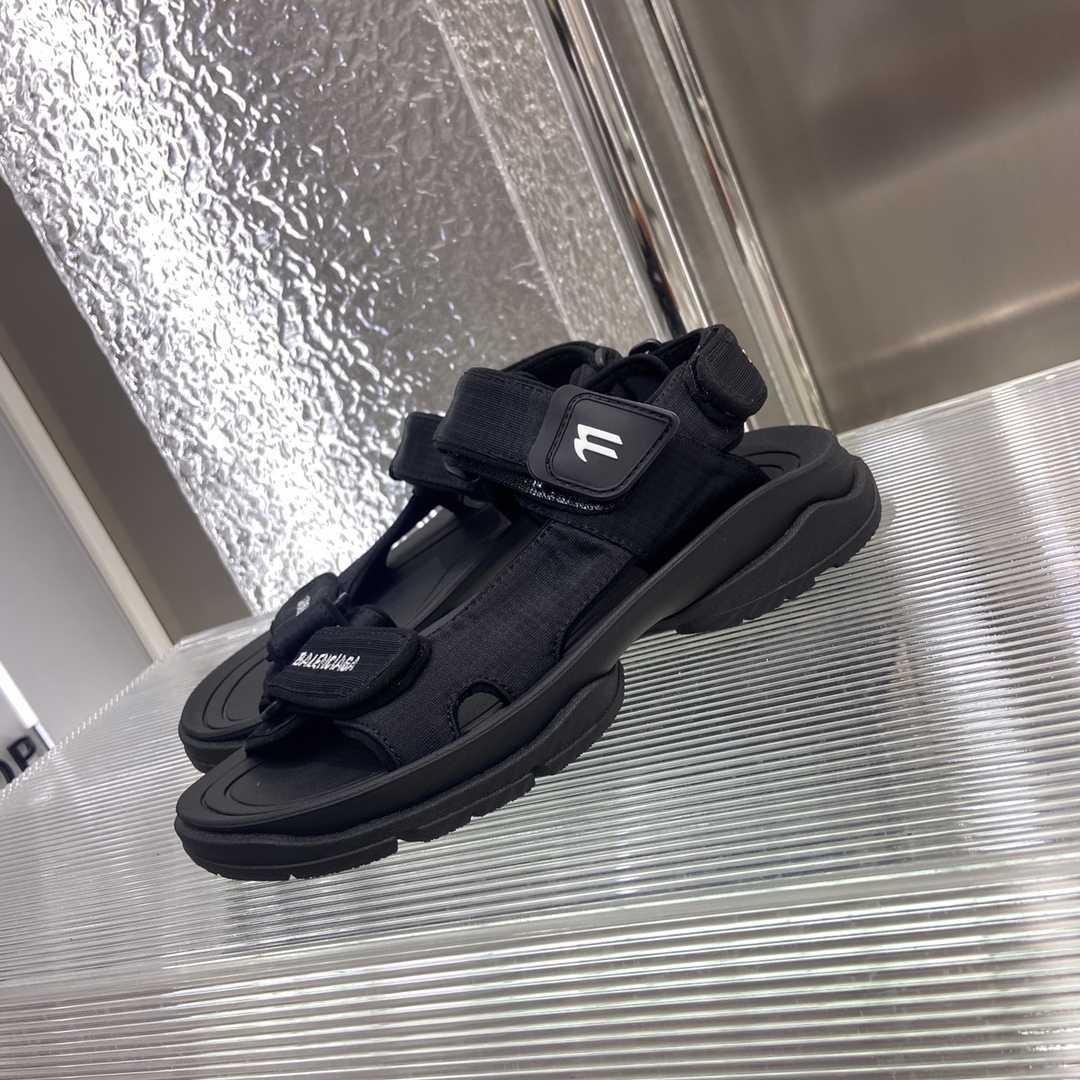 Balenciaga Tourist Sandal In Black - 