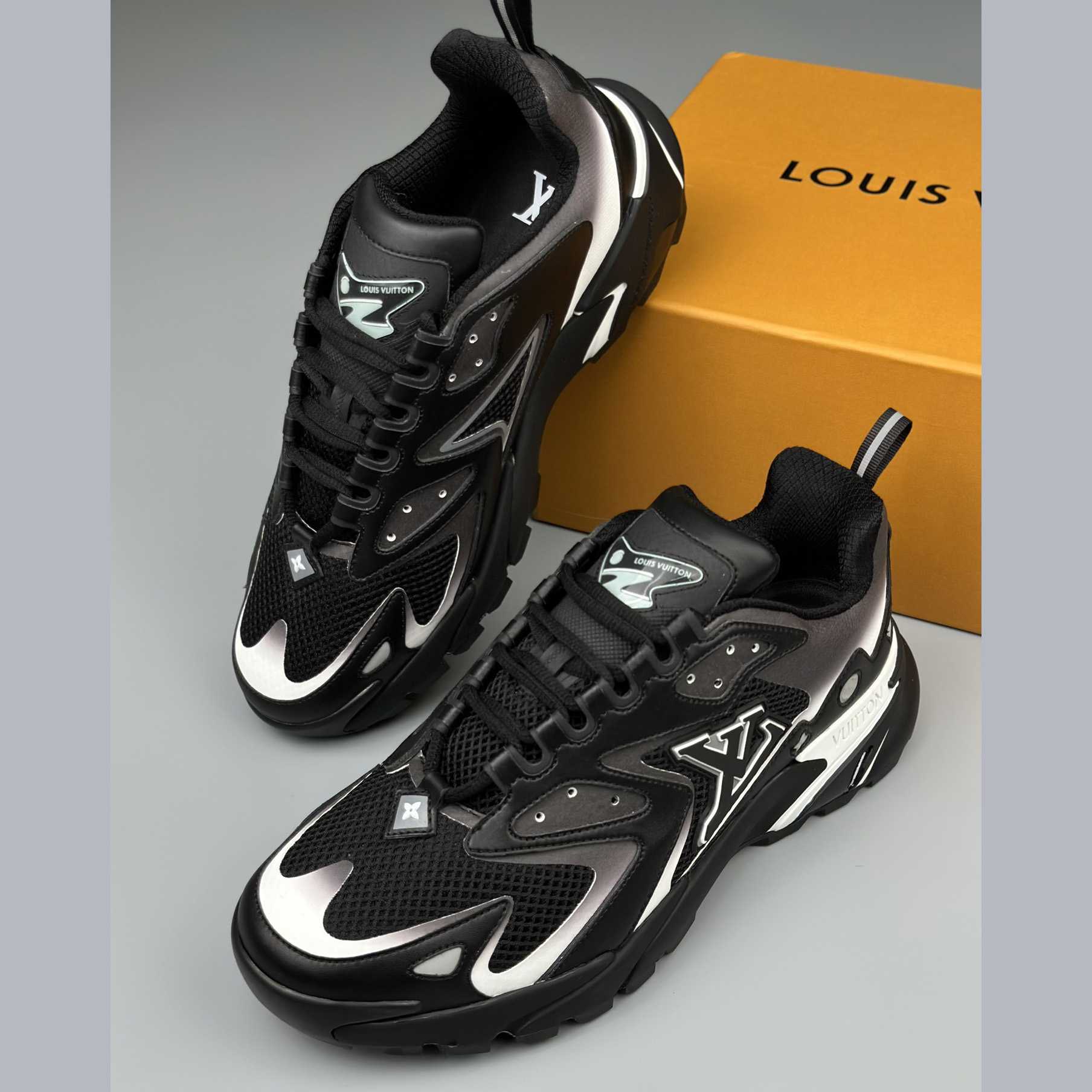 Louis Vuitton LV Runner Tatic Sneaker   (Upon UK Size)     1ACG81 - 