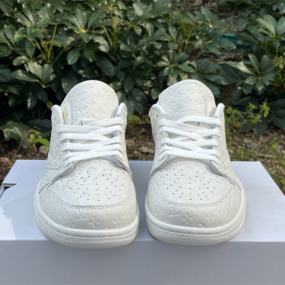 Louis Vuitton X Air Jordan 1 Low Sneaker      1A9V87 - 
