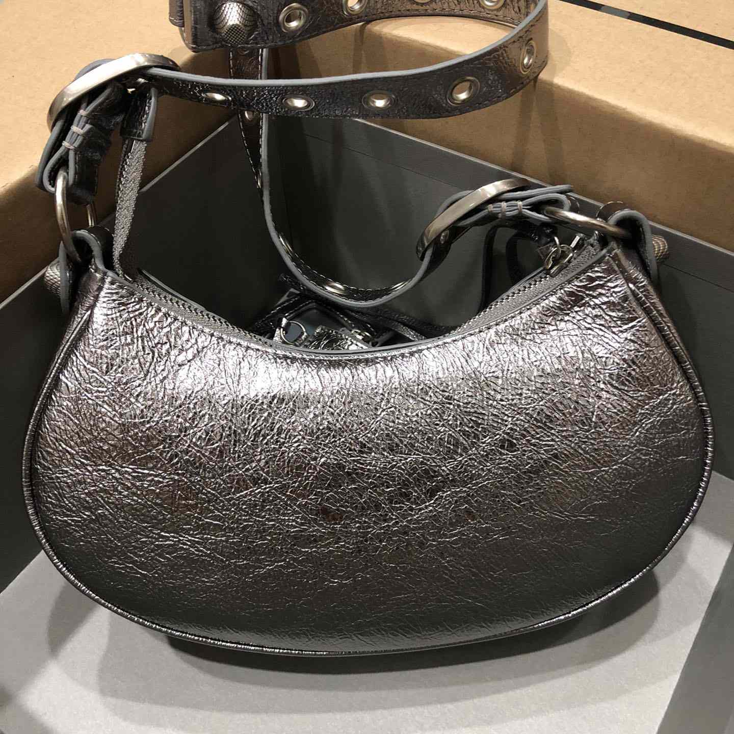 Balenciaga Le Cagole Mini Shoulder Bag (26-16-6.5cm) - 