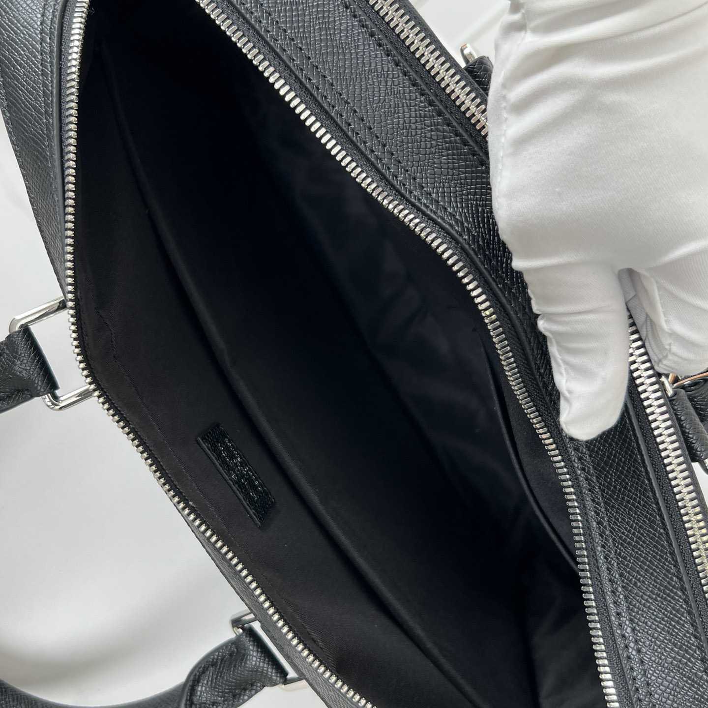 Louis Vuitton Porte Documents Voyage    M30967 - 
