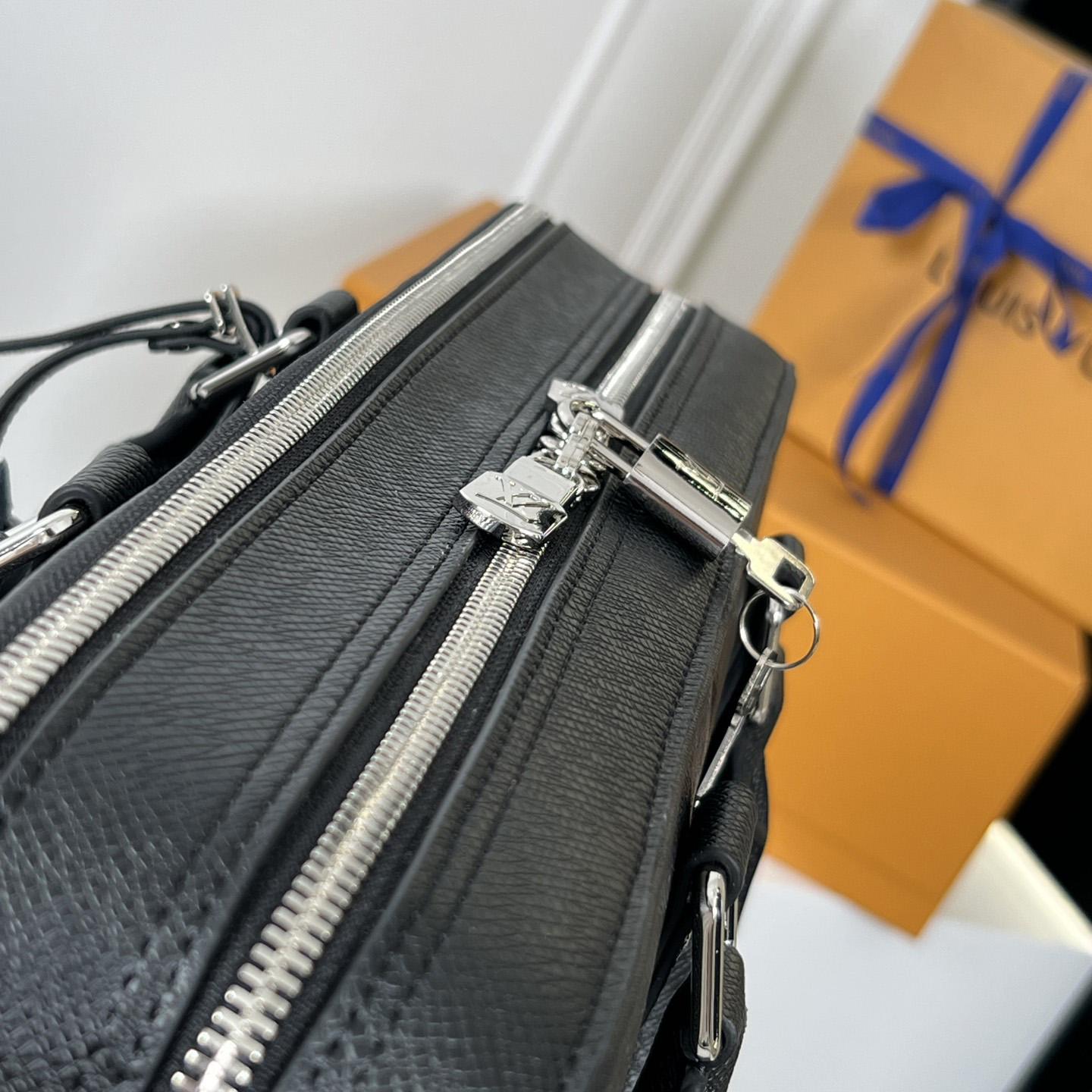 Louis Vuitton Porte Documents Voyage    M30967 - 