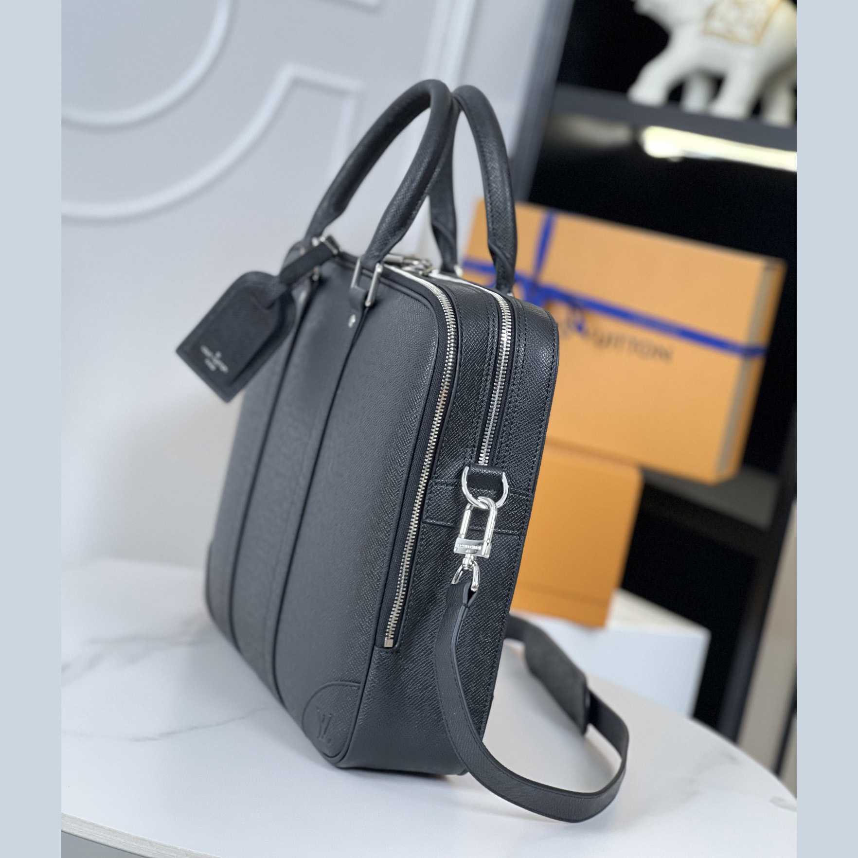 Louis Vuitton Porte Documents Voyage    M30967 - 