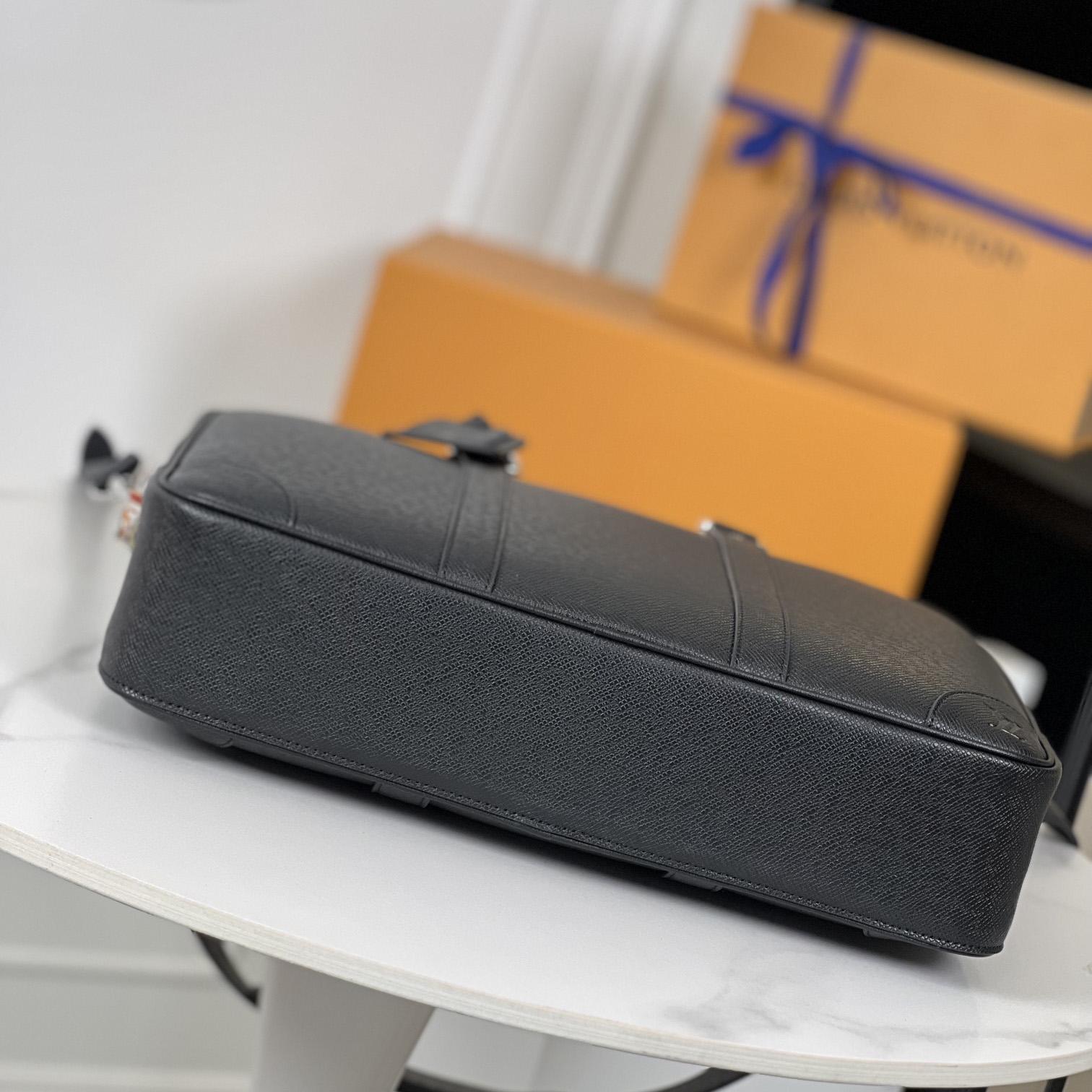 Louis Vuitton Porte Documents Voyage    M30967 - 
